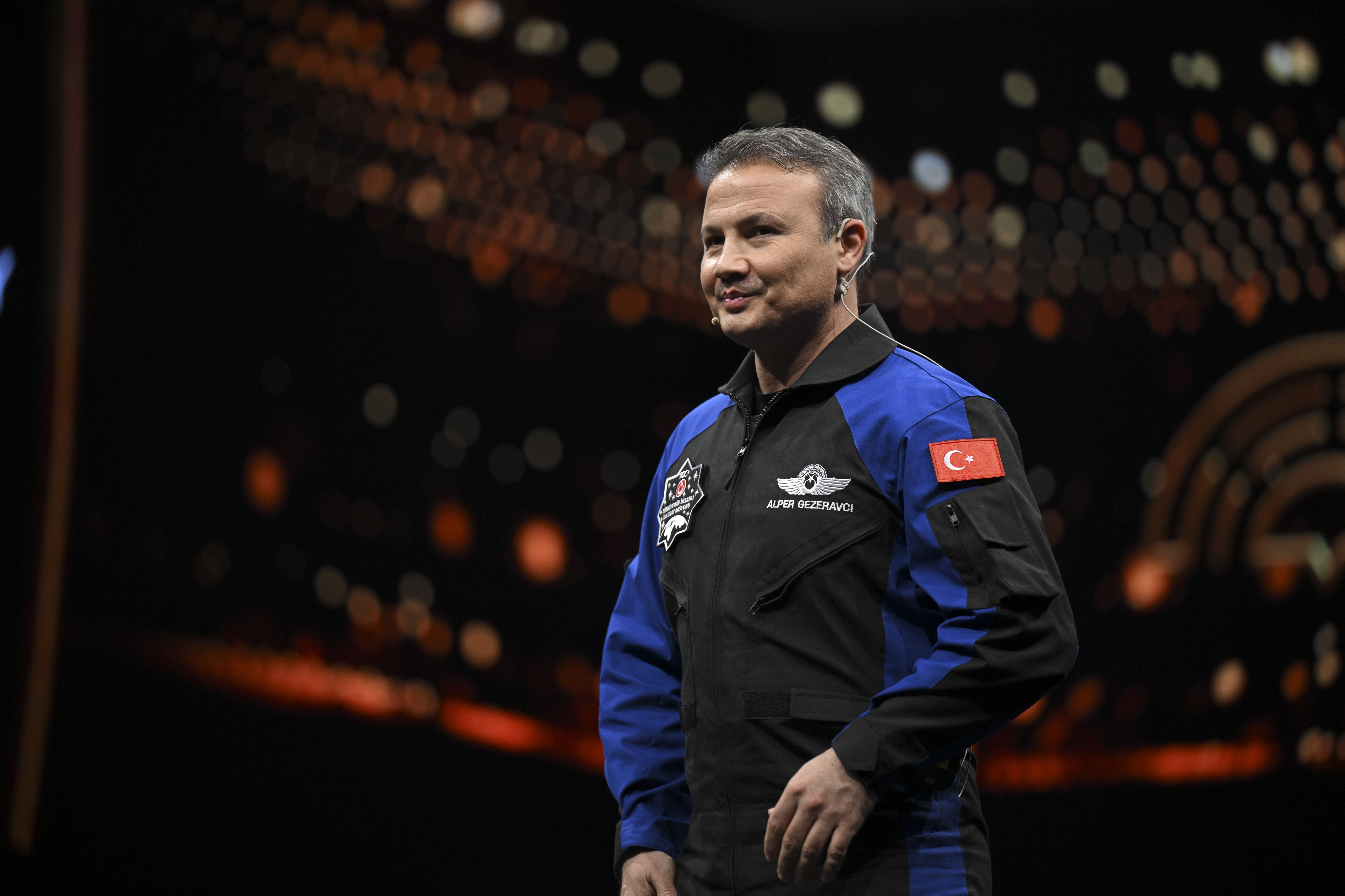 Alper Gezeravcı uzay yolculuğunu gençlere anlattı: Surda bir delik açtık - 2. Resim