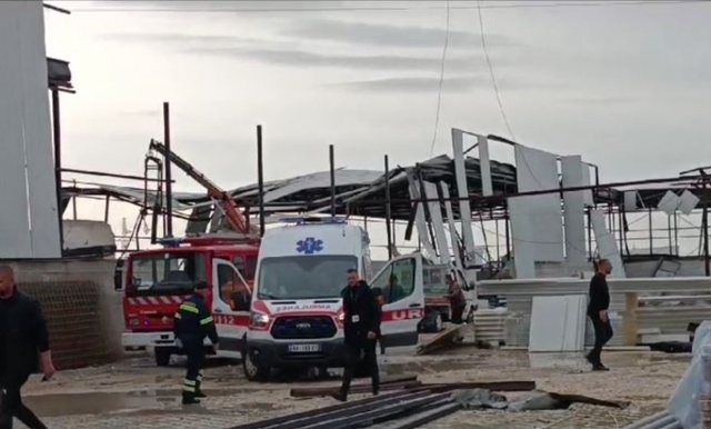 Arnavutluk'ta inşaat halindeki depoda feci patlama! Baba ve oğul öldü, 1'i vekil 7 kişi yaralandı Arnavutluk'ta inşaat halindeki depoda feci patlama! Baba ve oğul öldü, 1'i vekil 7 kişi yaralandı - 1. Resim