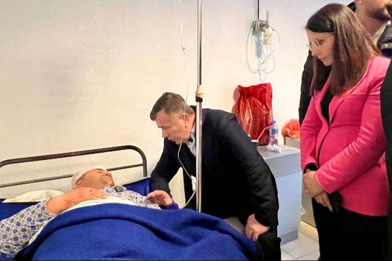 Arnavutluk'ta inşaat halindeki depoda feci patlama! Baba ve oğul öldü, 1'i vekil 7 kişi yaralandı Arnavutluk'ta inşaat halindeki depoda feci patlama! Baba ve oğul öldü, 1'i vekil 7 kişi yaralandı - 2. Resim