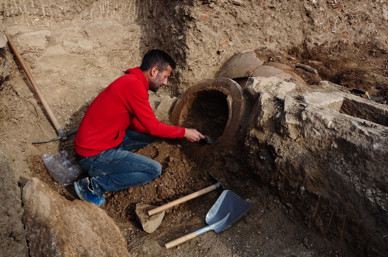 Bozcaada'daki antik şehir kazısından çocuk mezarlığı çıktı! - 1. Resim