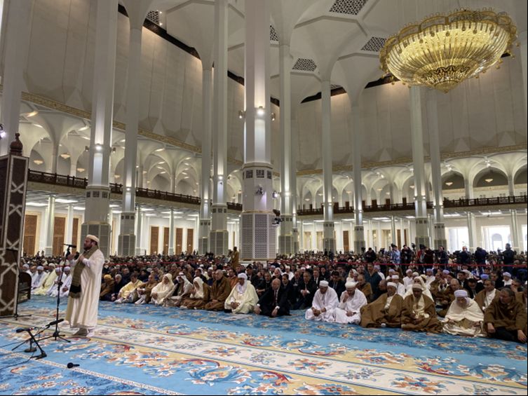 Cezayir Ulu Camii'nde ilk cuma namazı kılındı! Maliyeti 1,5 milyar dolar Cezayir Ulu Camii'nde ilk cuma namazı kılındı! Maliyeti 1,5 milyar dolar - 1. Resim