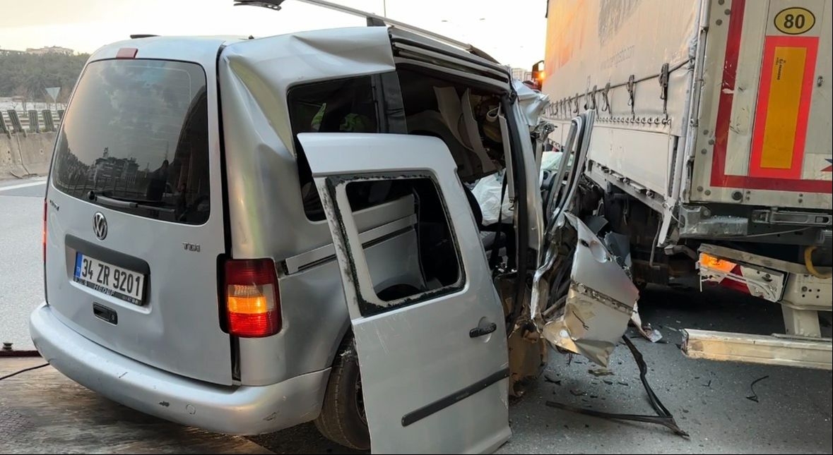 Feci kazadan burnu bile kanamadan kurtuldu! Aracı hurdaya döndü Feci kazadan burnu bile kanamadan kurtuldu! Aracı hurdaya döndü - 1. Resim