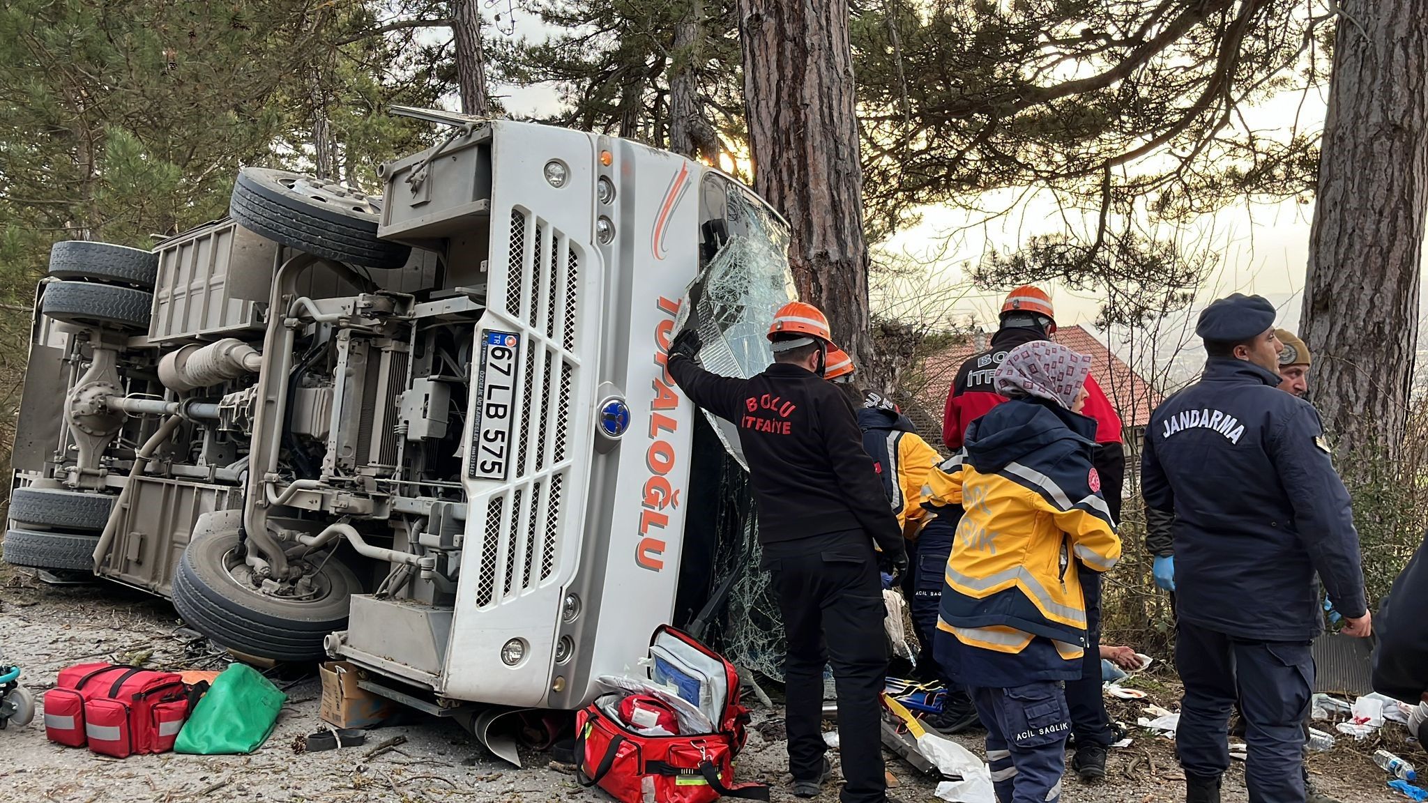 Kayak dönüşü feci kaza! Virajı alırken frenleri patladı Kayak dönüşü feci kaza! Virajı alırken frenleri patladı - 2. Resim