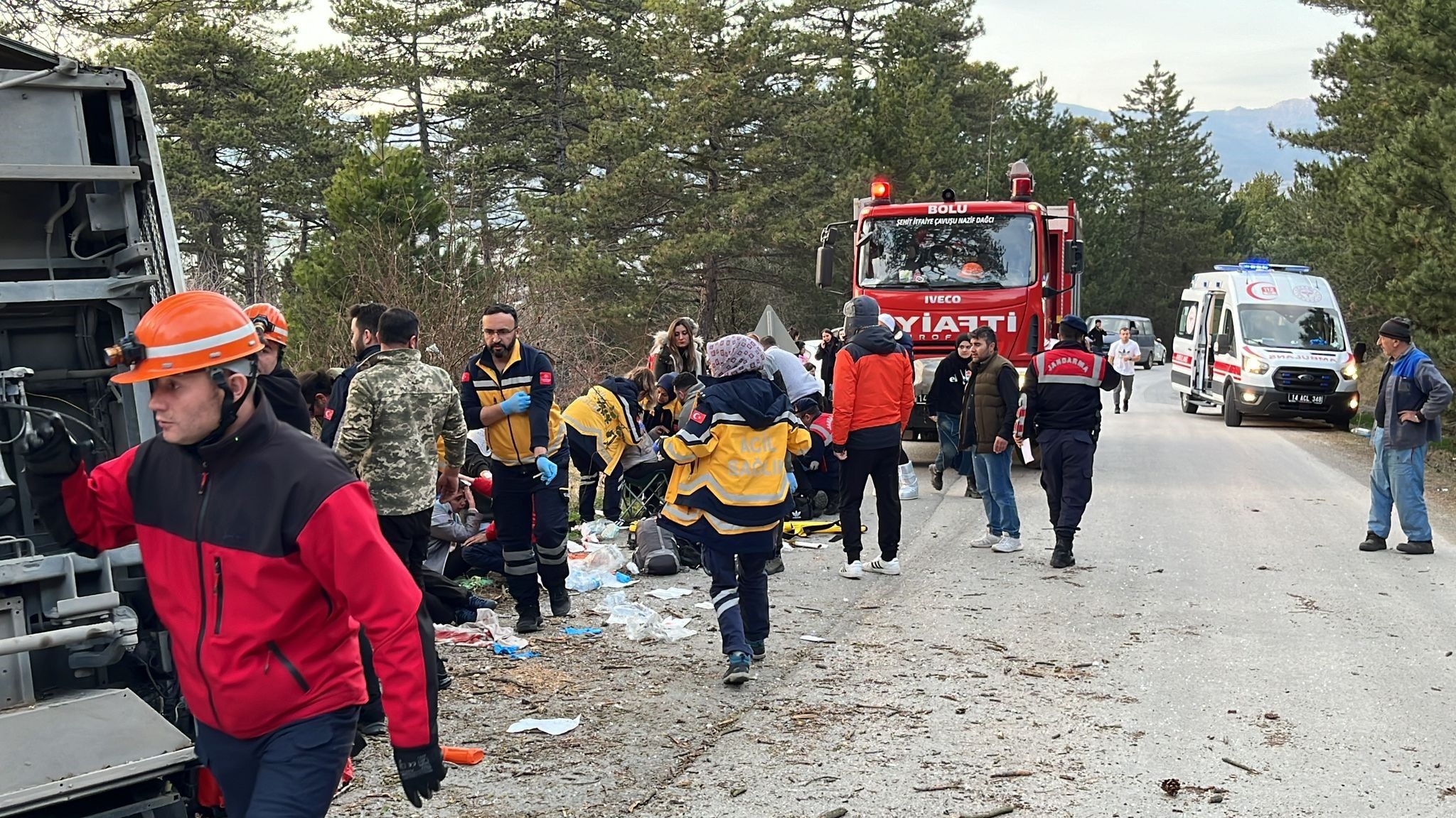 Kayak dönüşü feci kaza! Virajı alırken frenleri patladı Kayak dönüşü feci kaza! Virajı alırken frenleri patladı - 1. Resim