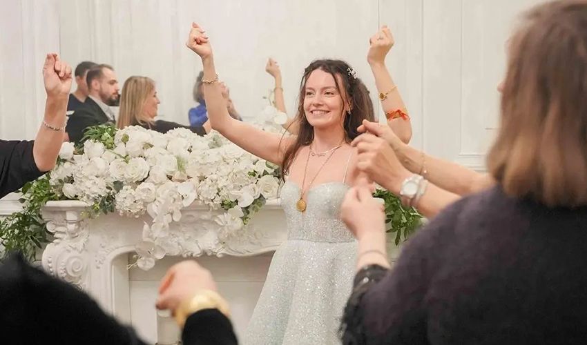 Kod Adı Kırlangıç’ın yıldızı Gizem Arıkan evlilik yolunda ilk adımı attı! İşte nişandan kareler Kod Adı Kırlangıç’ın yıldızı evlilik yolunda ilk adımı attı! İşte nişandan kareler - 2. Resim
