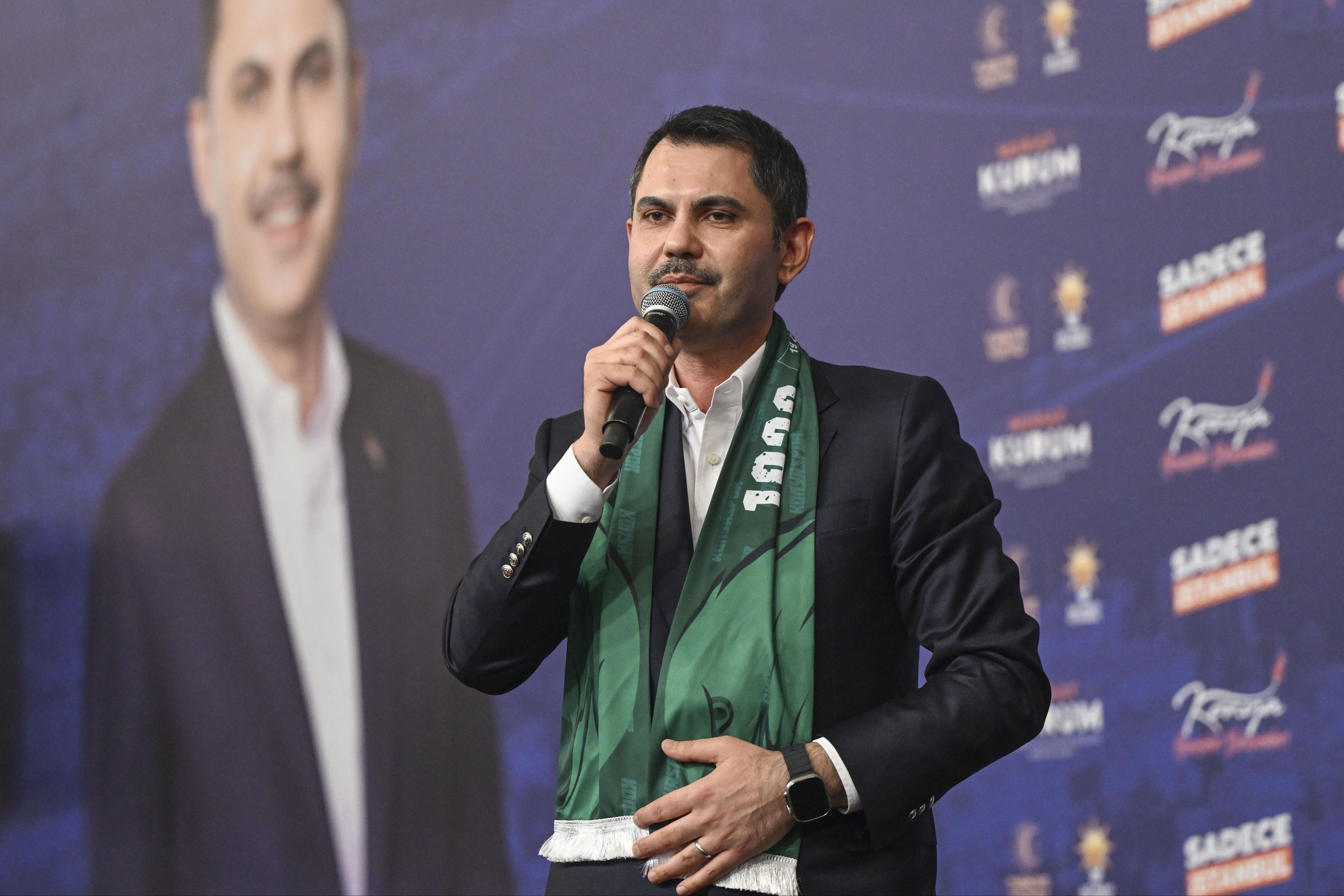 Murat Kurum, İmamoğlu'nu topa tuttu: Yol yürüdüğün şimdiki eş başkanı da arkadan hançerler misin... Murat Kurum, İmamoğlu'nu topa tuttu: Yol yürüdüğün şimdiki eş başkanı da arkadan hançerler misin... - 1. Resim