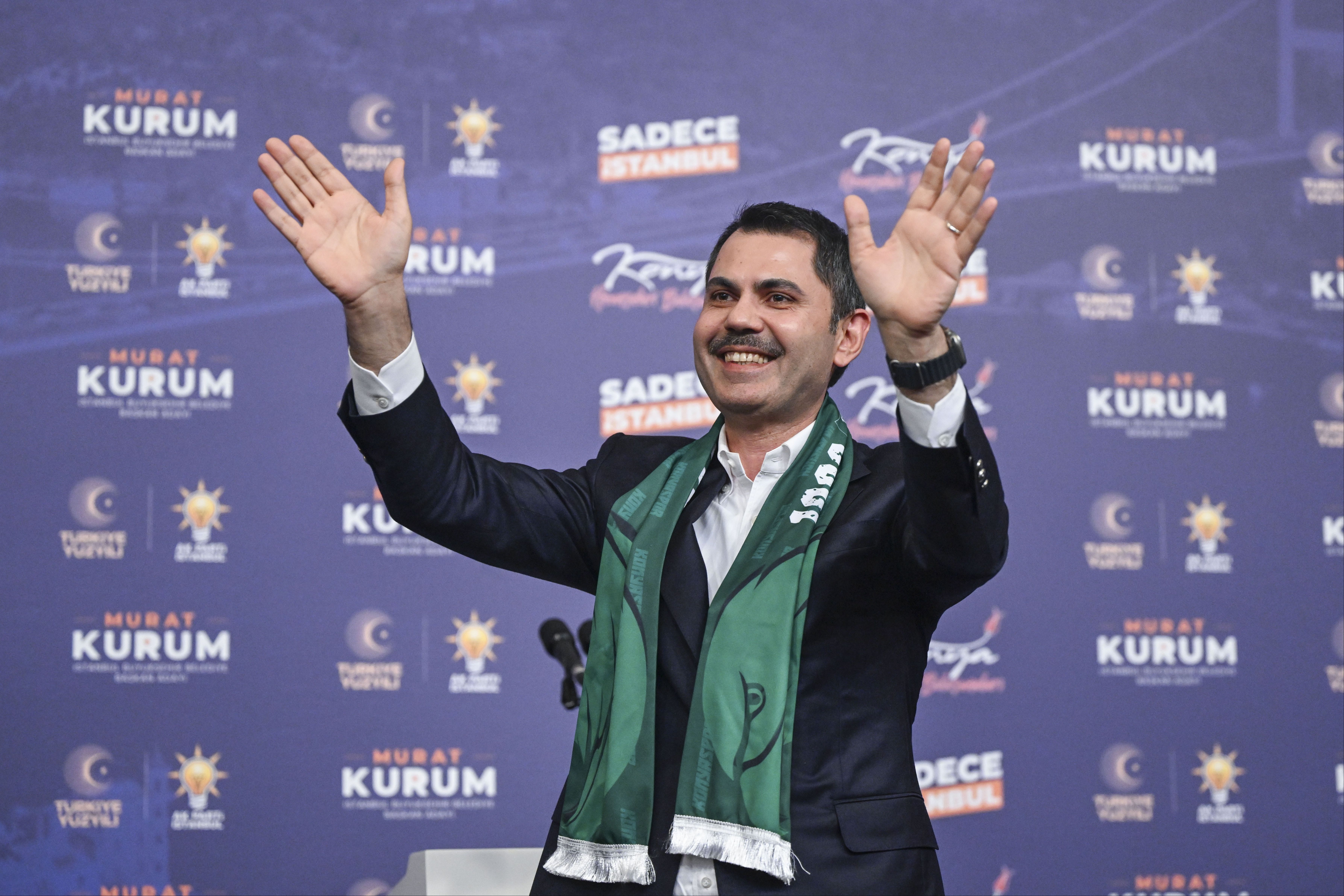 Murat Kurum, İmamoğlu'nu topa tuttu: Yol yürüdüğün şimdiki eş başkanı da arkadan hançerler misin... Murat Kurum, İmamoğlu'nu topa tuttu: Yol yürüdüğün şimdiki eş başkanı da arkadan hançerler misin... - 2. Resim