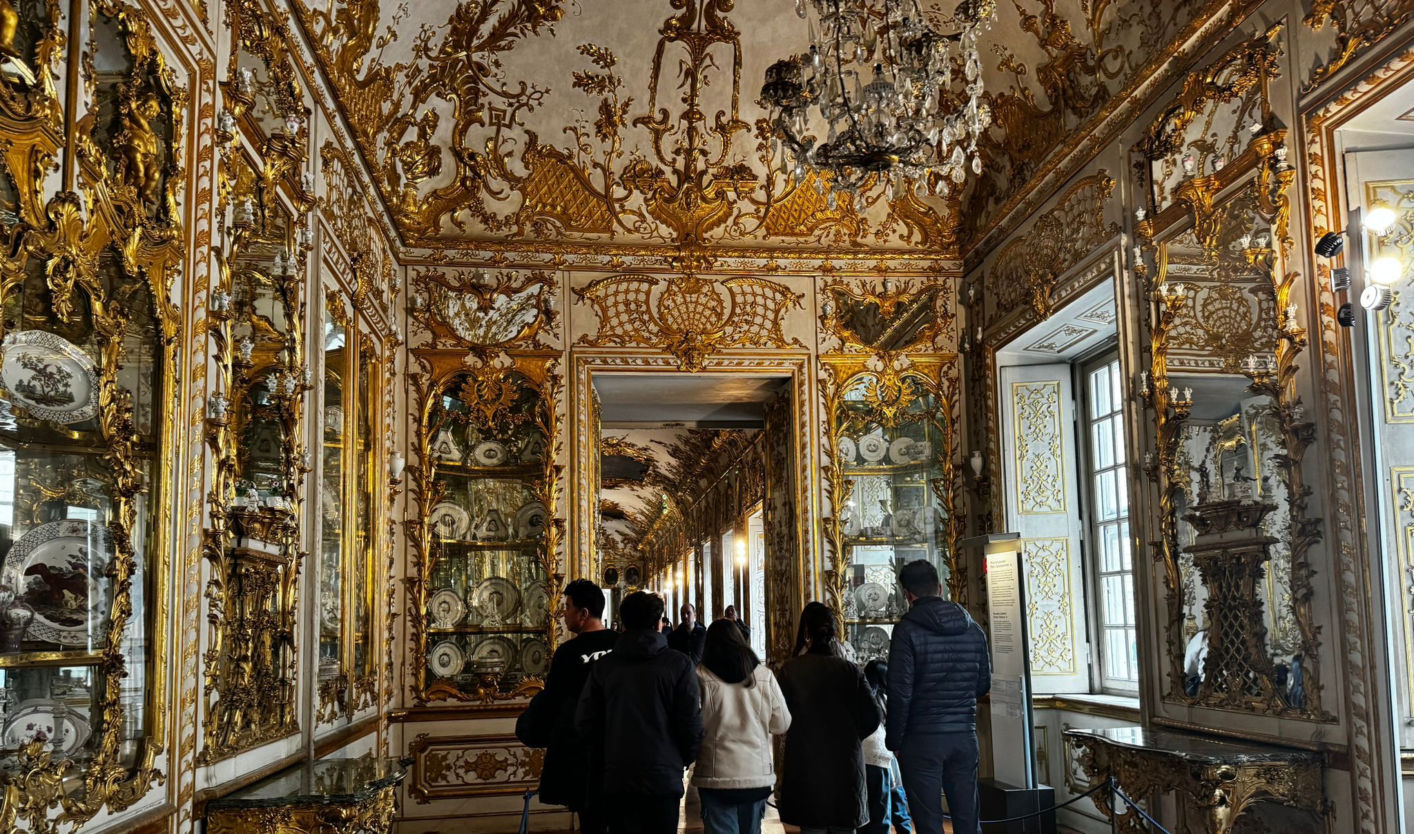 Osmanlı sarayları yanında köşk gibi kalıyor! Almanya'nın en büyük şehir sarayı: Residenz Muenchen Osmanlı sarayları yanında köşk gibi kalıyor! Almanya'nın en büyük şehir sarayı: Residenz Muenchen - 4. Resim