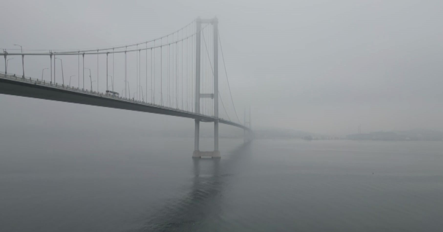Ulaşıma sis engeli: Osmangazi Köprüsü'nde göz gözü görmüyor Ulaşıma sis engeli: Osmangazi Köprüsü'nde göz gözü görmüyor - 1. Resim