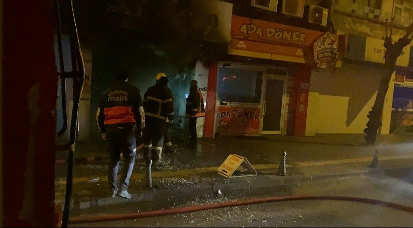 Uzunköprü’de kundaklanan dükkan küle döndü! Eski eş gözaltında Uzunköprü’de kundaklanan dükkan küle döndü! Eski eş gözaltında - 1. Resim