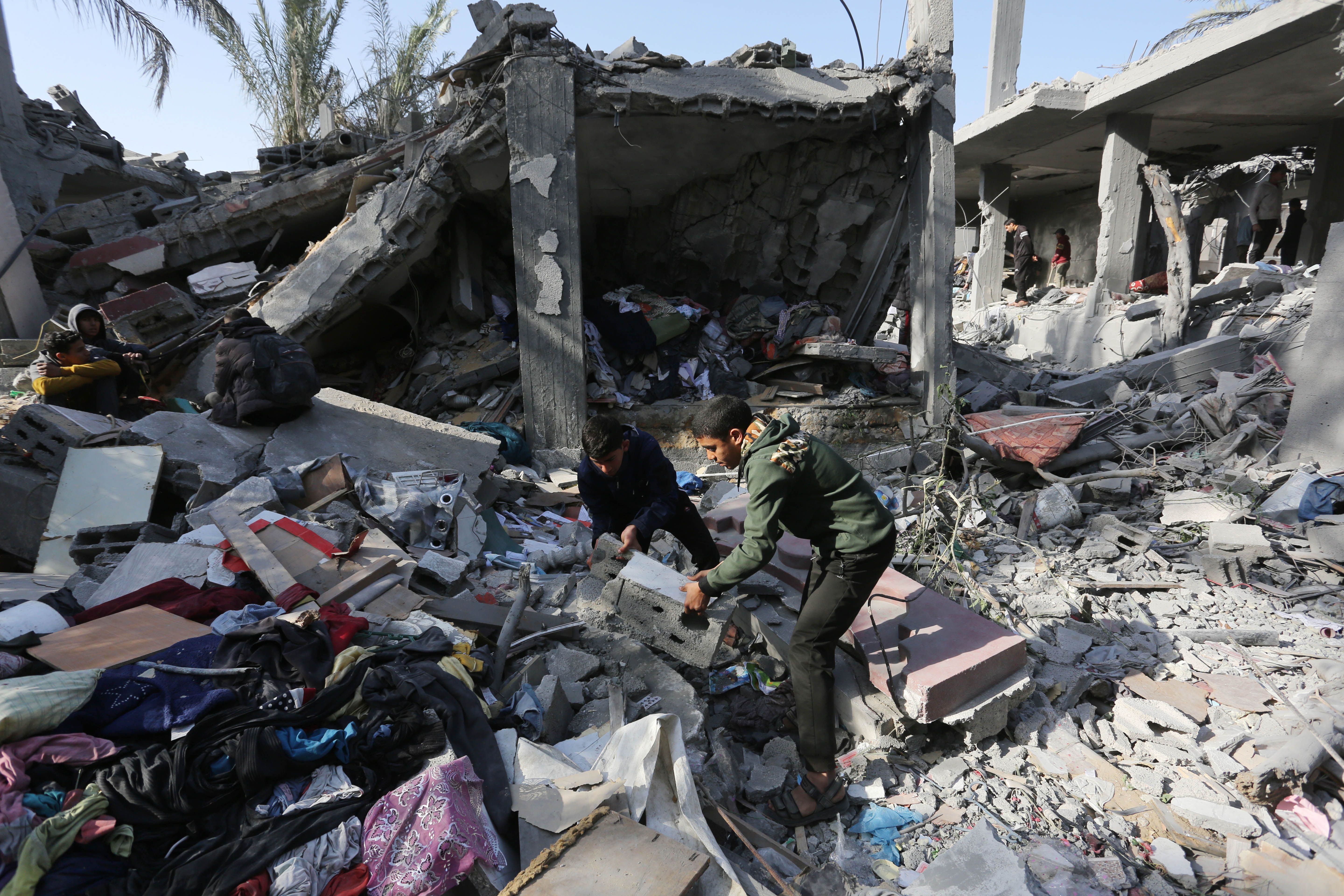 Bebek katili İsrail! Filistinli anneler açlıktan ölen çocuklarına gözyaşı döküyor - 1. Resim