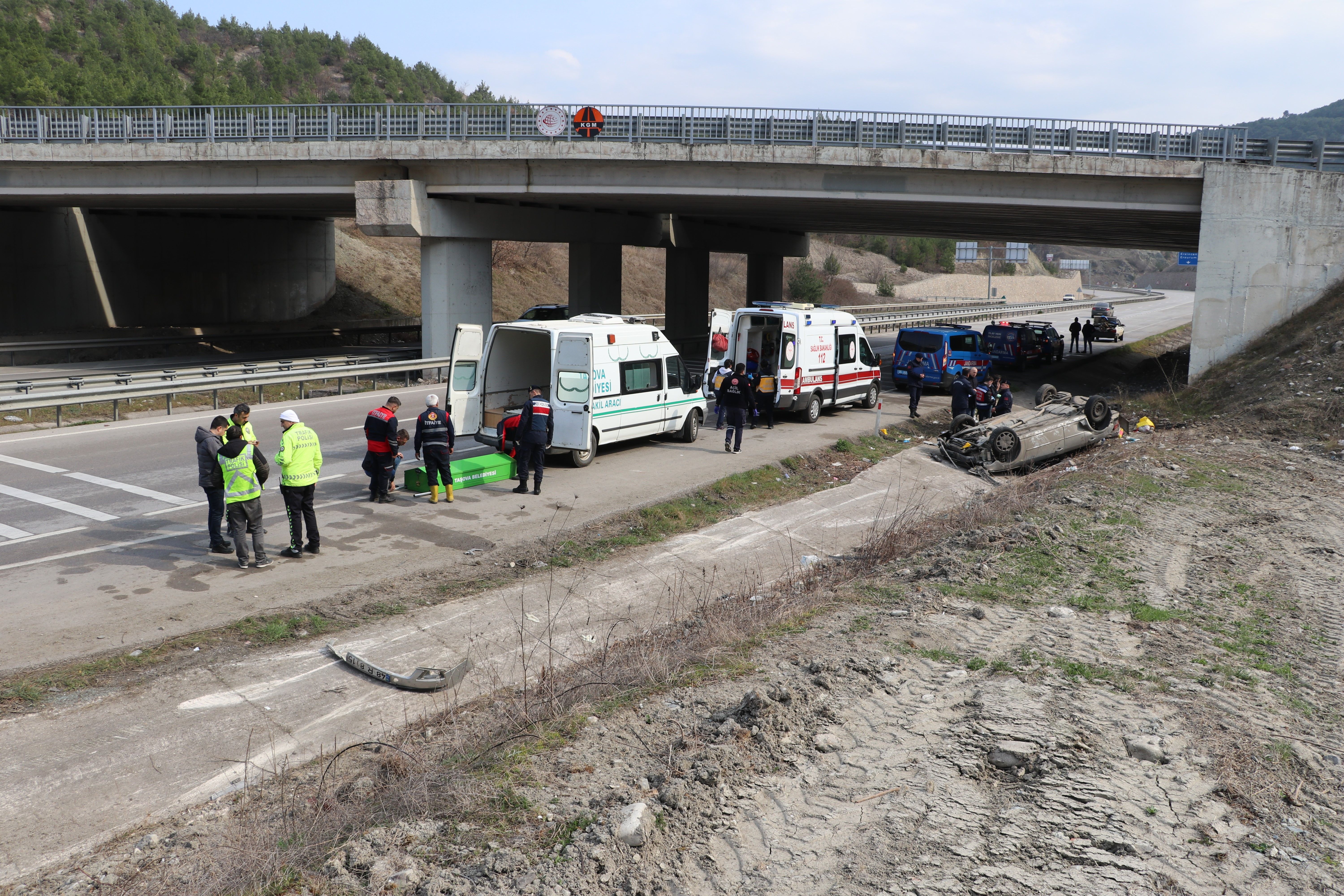 Cenazeye giderken ölüme yakalandılar! Amasya'daki feci kazada 1 ölü, 1 yaralı Cenazeye giderken ölüme yakalandılar! Amasya'daki feci kazada 1 ölü, 1 yaralı - 1. Resim
