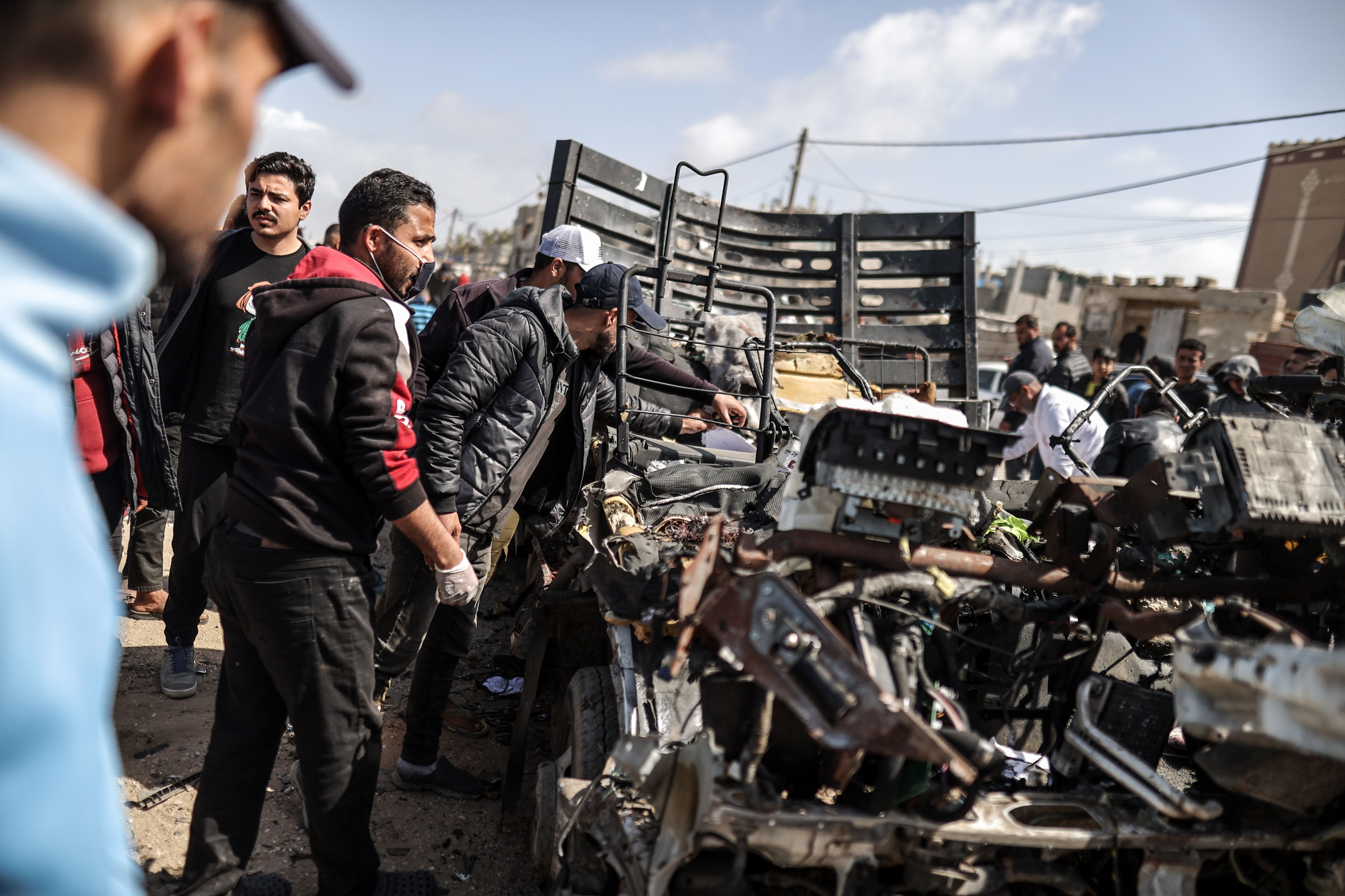 İsrail yine insani yardım aracını hedef aldı! 9 kişi öldü, onlarca yaralı var İsrail yine insani yardım aracını hedef aldı! 9 kişi öldü, onlarca yaralı var - 1. Resim