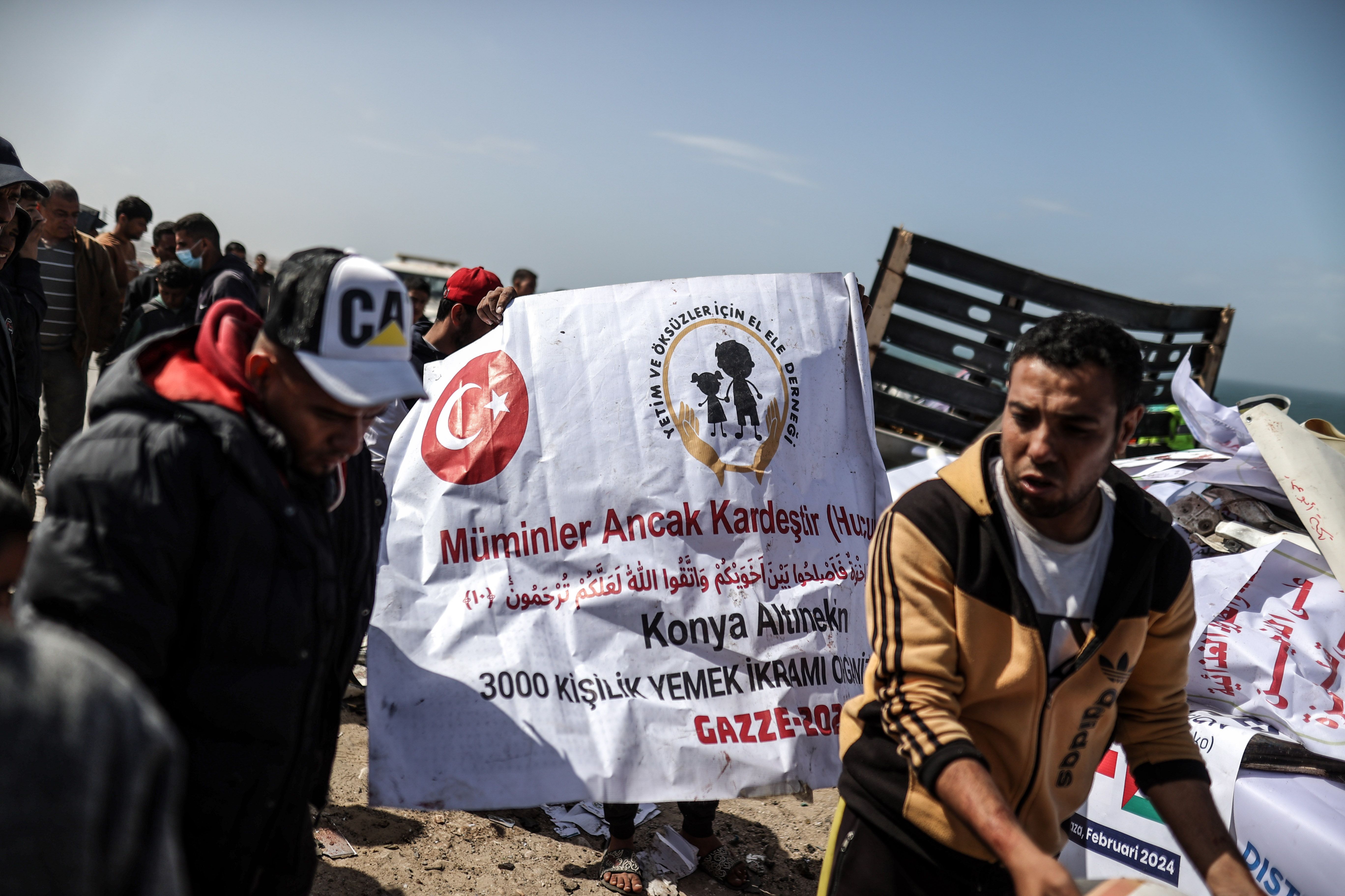 İsrail yine insani yardım aracını hedef aldı! 9 kişi öldü, onlarca yaralı var İsrail yine insani yardım aracını hedef aldı! 9 kişi öldü, onlarca yaralı var - 3. Resim