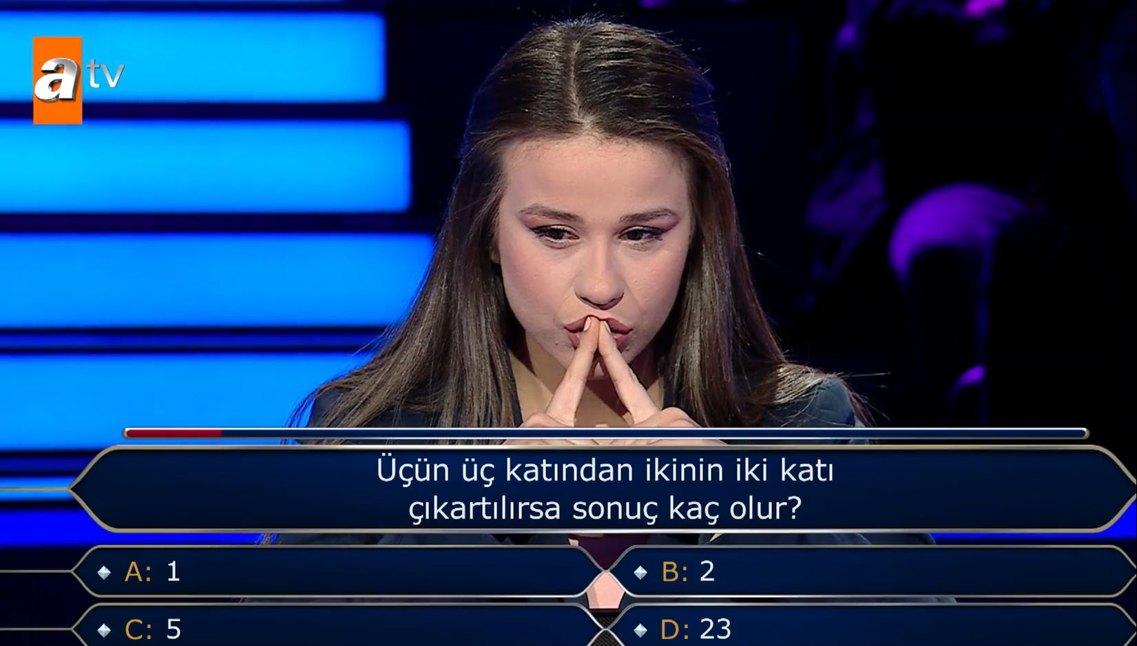 Oyuncu Elif Karagöz, Milyoner'de ilkokul sorusunu bilemedi - 1. Resim