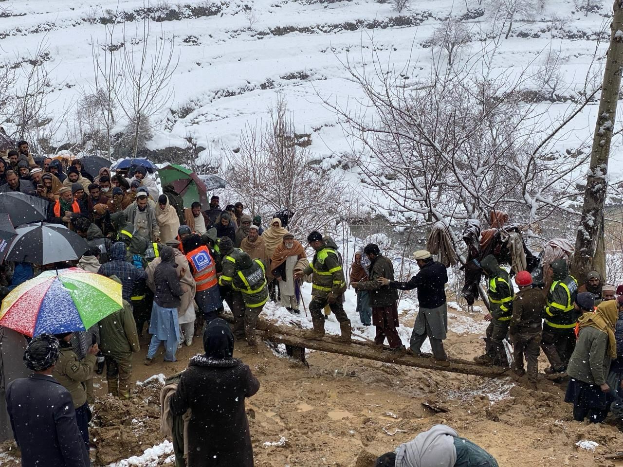 Pakistan'da şiddetli yağışlar nedeniyle 36 kişi hayatını kaybetti Pakistan'da şiddetli yağışlar nedeniyle 36 kişi hayatını kaybetti - 1. Resim