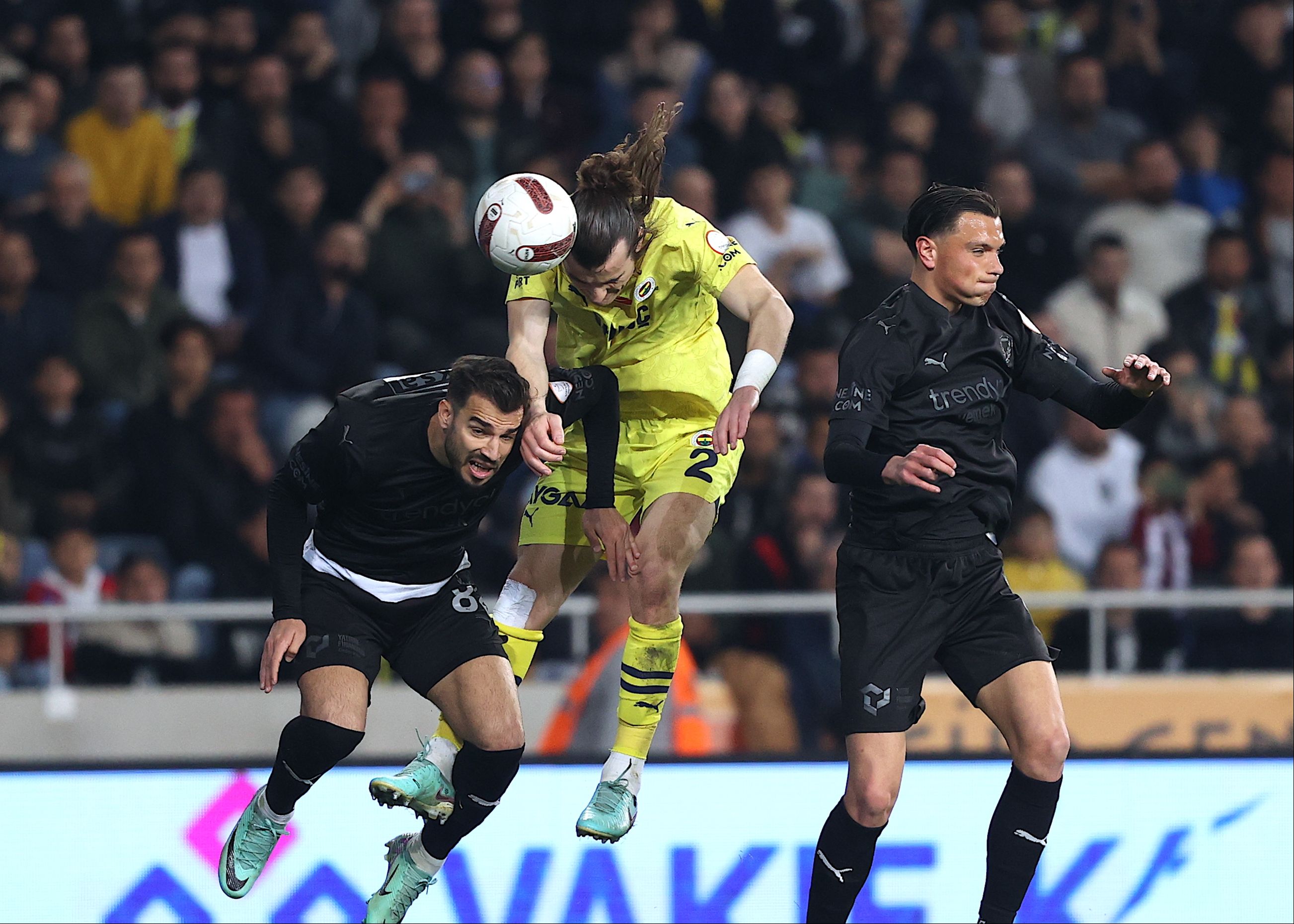 Sarı kanarya kritik Hatay deplasmanından neşeli döndü! Fener’den "Hatay"a yer yok Sarı kanarya kritik Hatay deplasmanından neşeli döndü! Fener’den "Hatay"a yer yok - 1. Resim