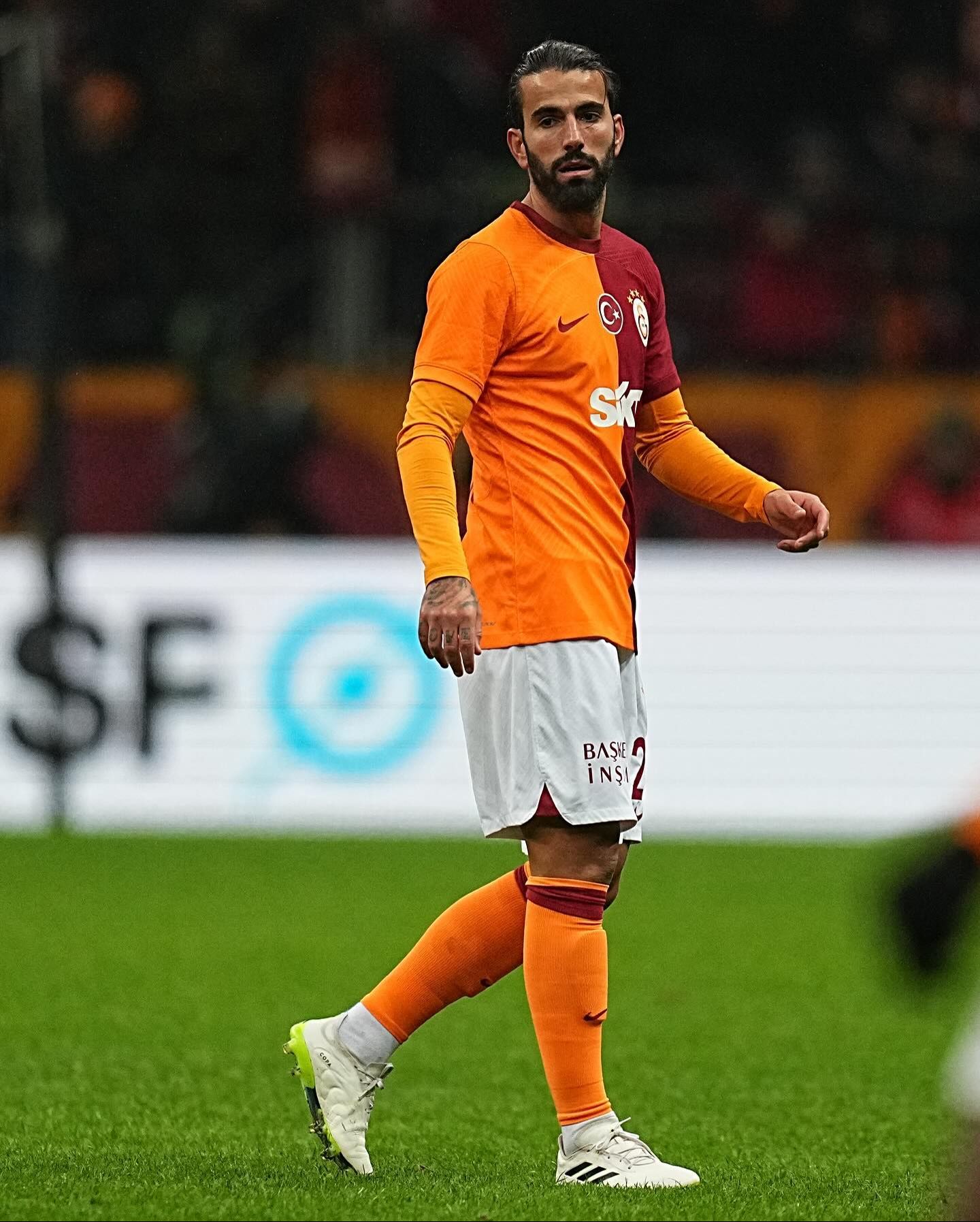 Sergio Oliveira, 36 yaşındaki Feghouli'yle baş edemedi Okan Buruk Portekizli oyuncuya derbinin yüzünü göstermedi - 1. Resim