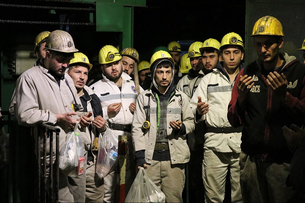 32 senelik acı! Grizu faciasında hayatını kaybeden 263 madenci dualarla anıldı - 1. Resim