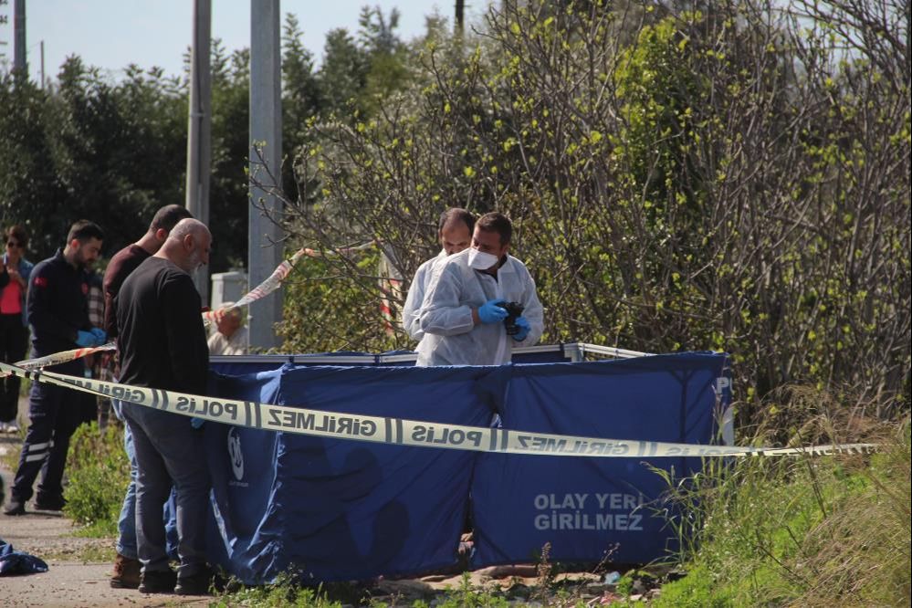 Antalya'da yol kenarında kadın cesedi bulundu! Kimliği belli oldu Antalya'da yol kenarında bir kadın cesedi bulundu! Kimliği belli oldu - 1. Resim