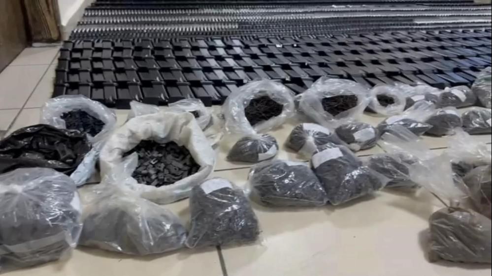 Batman'daki operasyonda ele ge&ccedil;irildi! Duvarı kıran polis buldu - 4. Resim