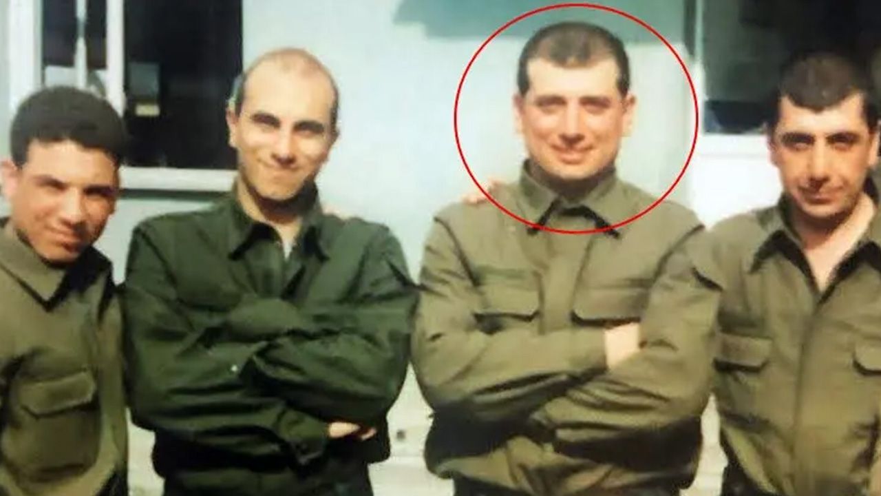 'Bedelli' tartışmaları sürerken... Murat Kurum'un askerlik fotoğrafı paylaşıldı 'Bedelli' tartışmaları sürerken... Murat Kurum'un askerlik fotoğrafı paylaşıldı - 1. Resim