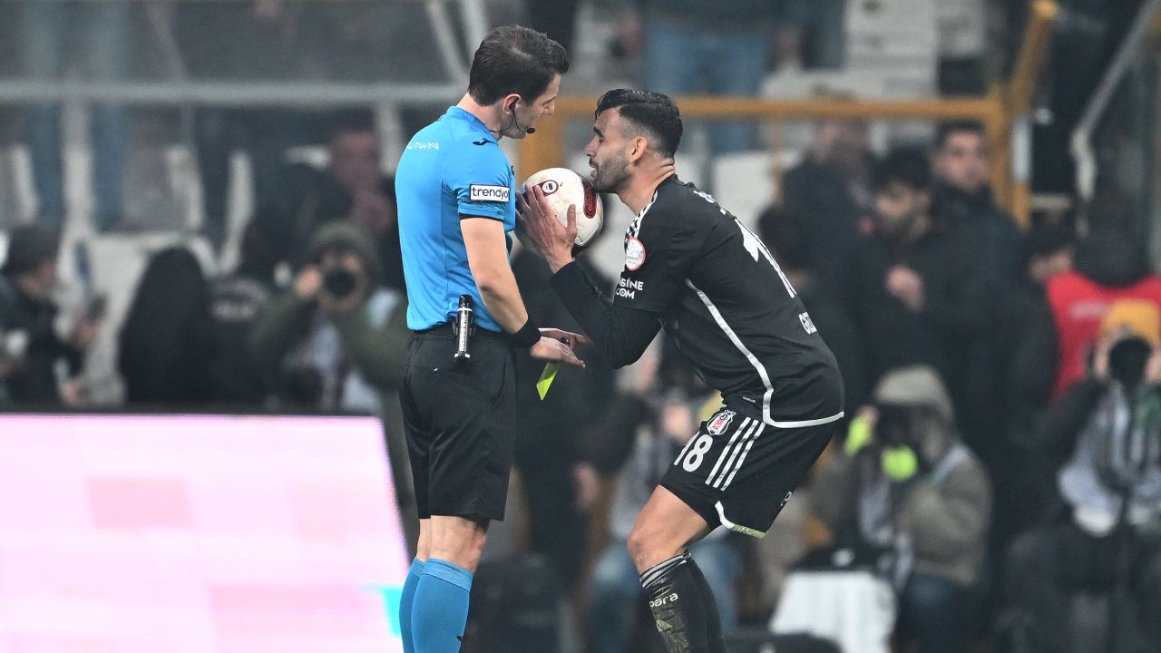 Beşiktaş'tan seçim ve istifa çağrısı! Derbi sonrası Galatasaray'a Sparta Prag üzerinden mesaj verildi - 2. Resim