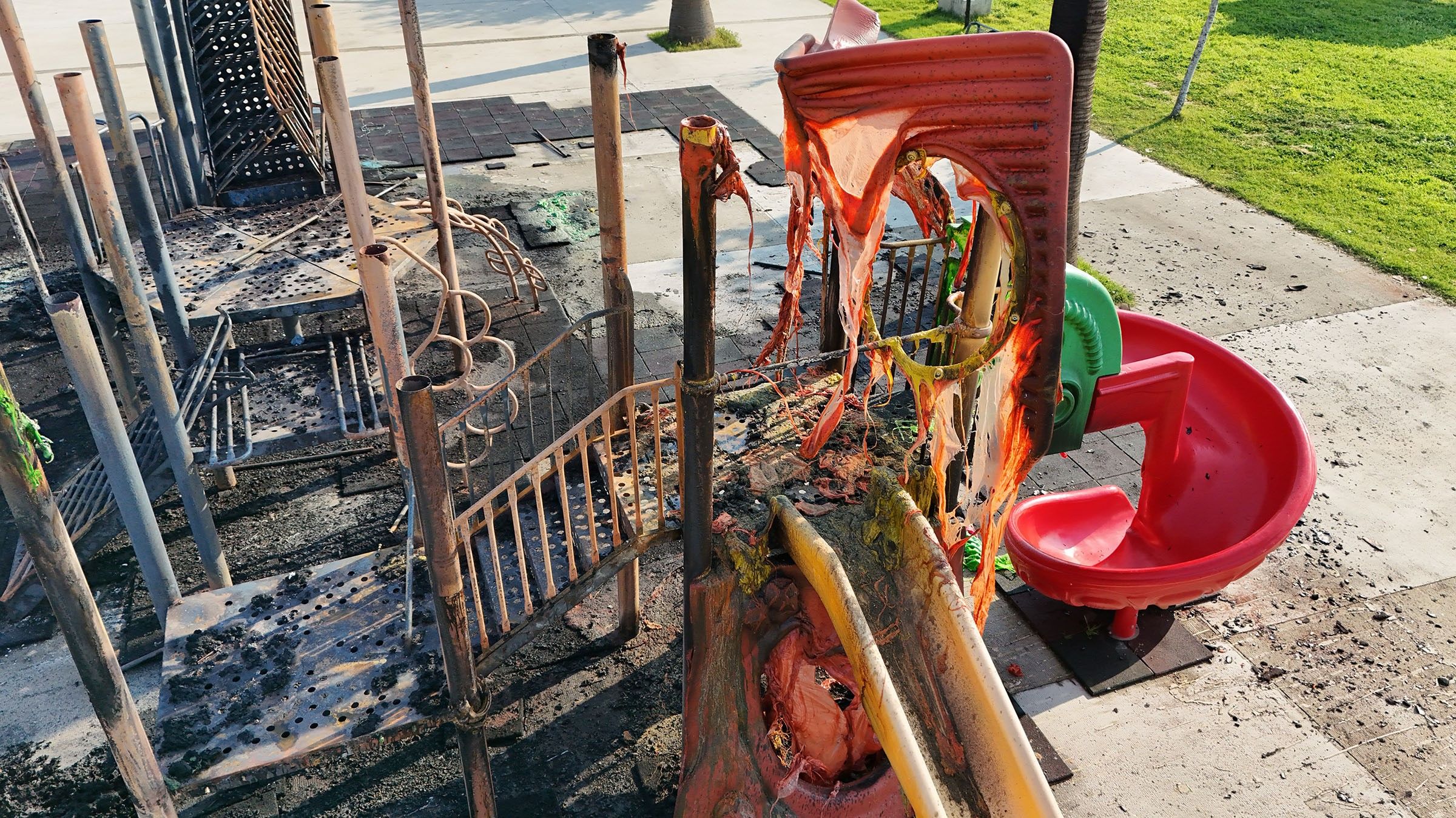 Çocuk parkından ne istediniz! Mersin'de akıl almaz olay - 2. Resim