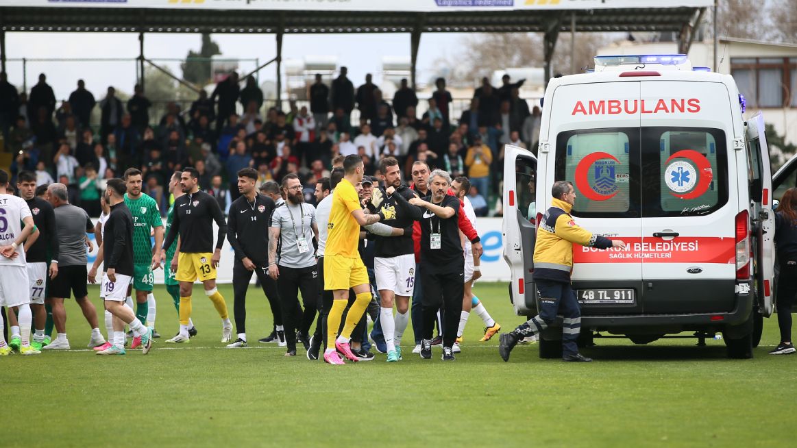 Eyüpspor'dan suç duyurusu! Arda Turan maç sonu çok sinirlenmişti Eyüpspor'dan suç duyurusu! Arda Turan maç sonu çok sinirlenmişti - 1. Resim