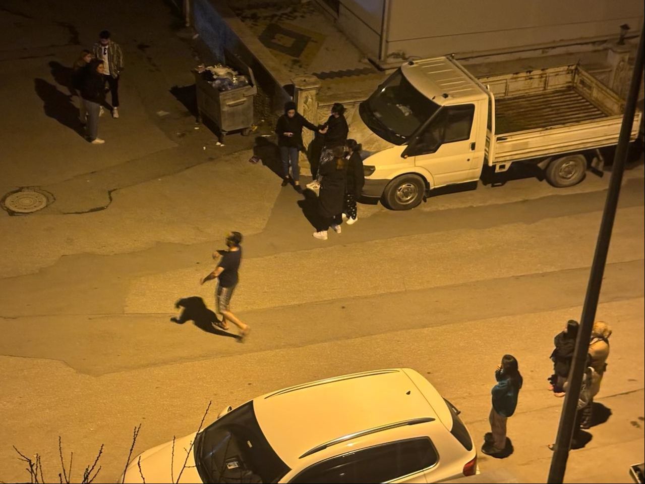 İstanbul'da şiddetli hissedilen Çanakkale merkezli deprem sonrası halk sokaklara indi - 2. Resim