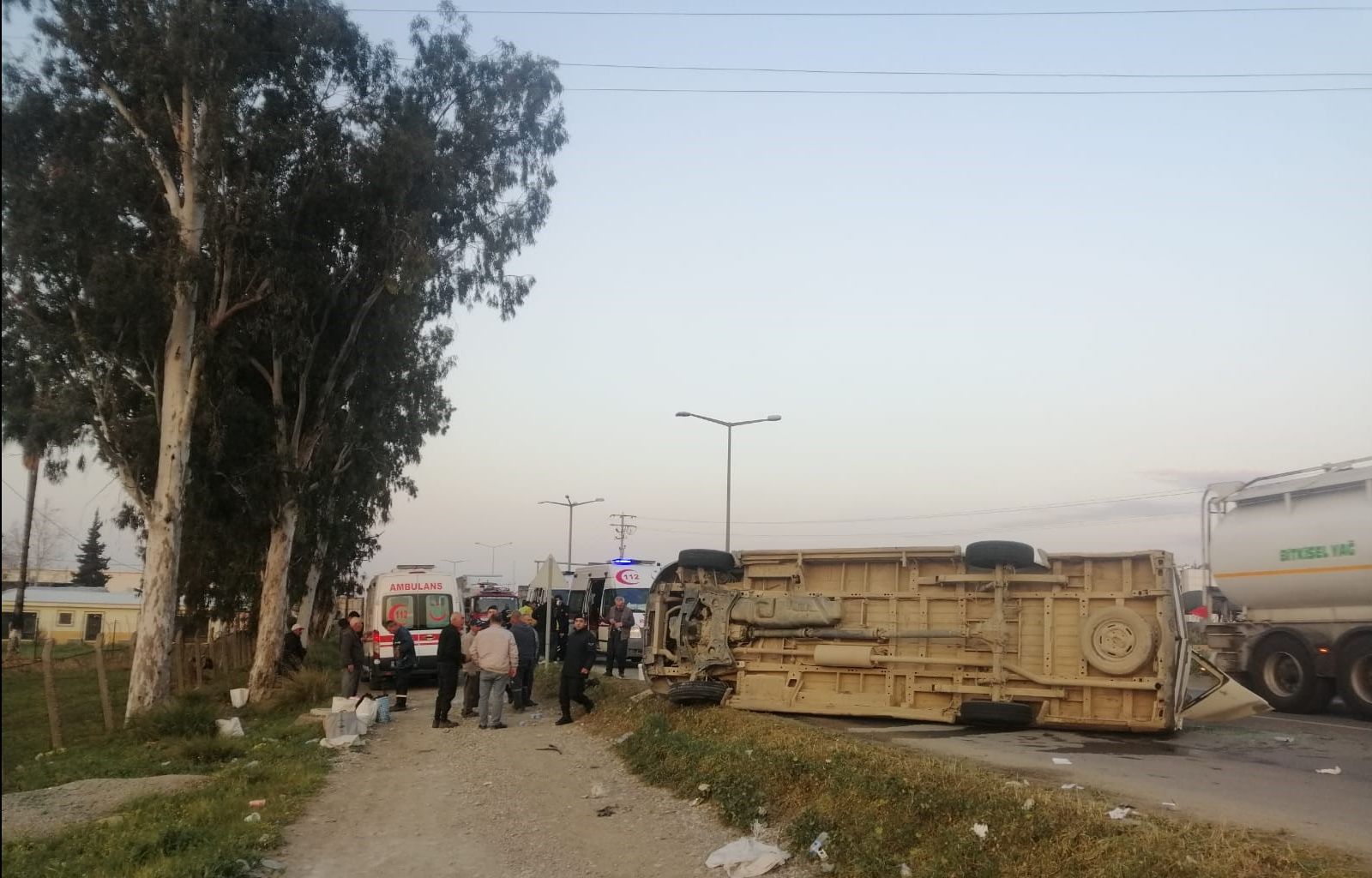 Mersin'de tarım işçilerini taşıyan minibüs kamyonetle çarpıştı, can pazarı yaşandı - 2. Resim