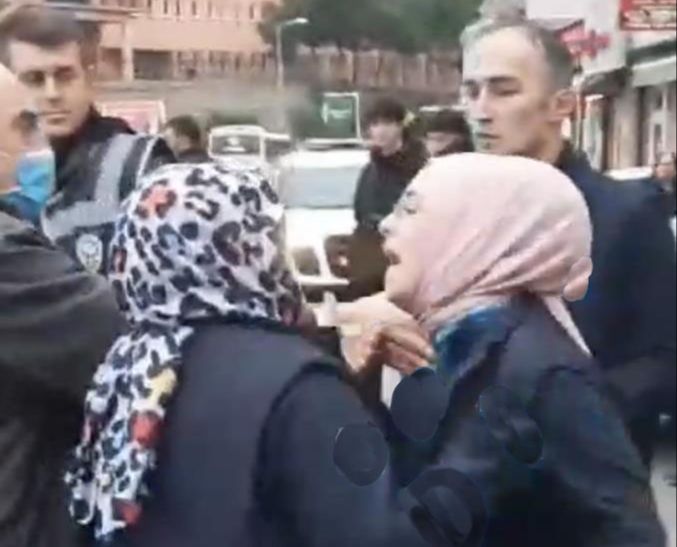 Müdür yardımcısı kasiyere hakaretler savurdu: Başımıza ne geldiyse kapalılardan geldi Müdür yardımcısı kasiyere hakaretler savurdu: Başımıza ne geldiyse kapalılardan geldi - 2. Resim