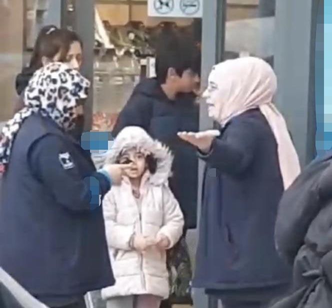 Müdür yardımcısı kasiyere hakaretler savurdu: Başımıza ne geldiyse kapalılardan geldi Müdür yardımcısı kasiyere hakaretler savurdu: Başımıza ne geldiyse kapalılardan geldi - 1. Resim