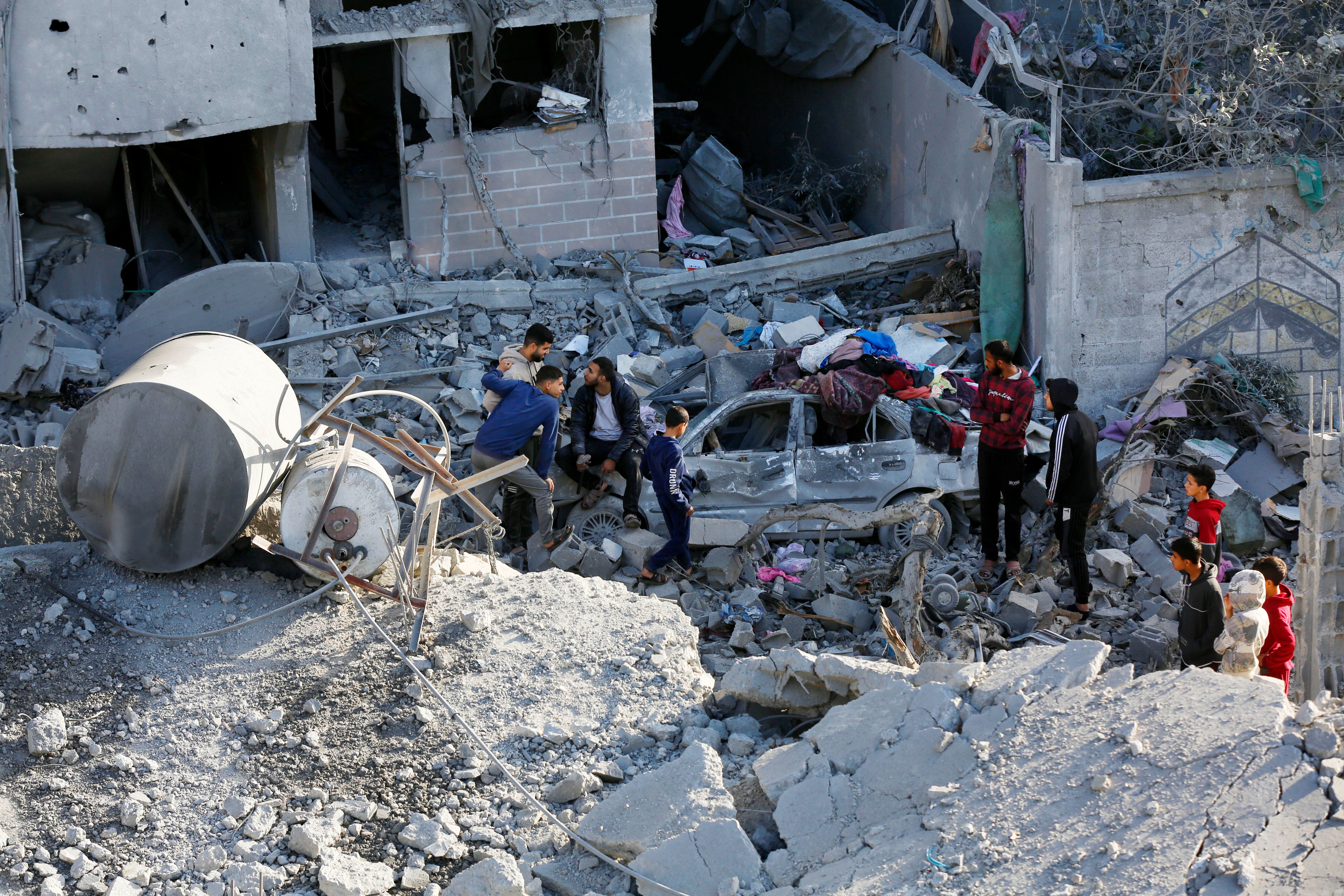 Sağlık sisteminin çöktüğü Gazze'den korkutan haber: Bulaşıcı hastalık vakaları milyonu buldu Ölmek de İsrail zulmünü durdurmaya yetmedi... Toplu mezarı bombaladılar! - 1. Resim