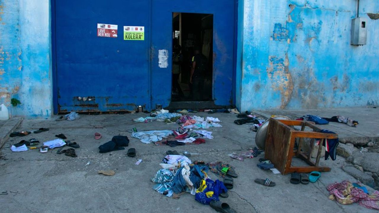 Ölü sayısı artıyor! Haiti'de çeteler hapishaneleri bastı, 4.000 mahkum firar etti Ölü sayısı artıyor! Haiti'de çeteler hapishaneleri bastı, 4.000 mahkum firar etti - 2. Resim