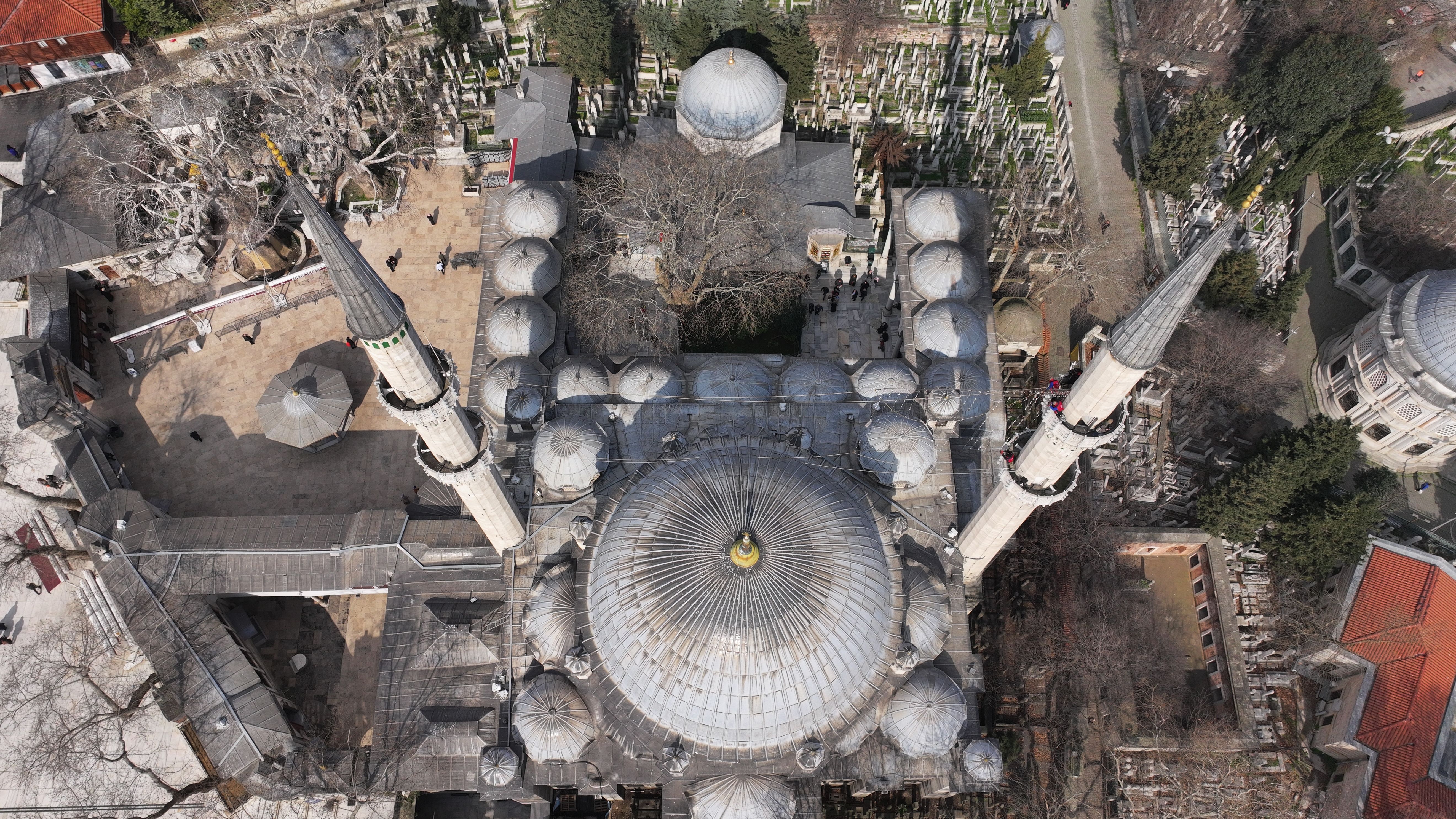 Ramazan Kur'an ayıdır! İlk mahyalar Eyüpsultan Camii'ne asıldı Ramazan Kur'an ayıdır! İlk mahyalar Eyüpsultan Camii'ne asıldı - 1. Resim