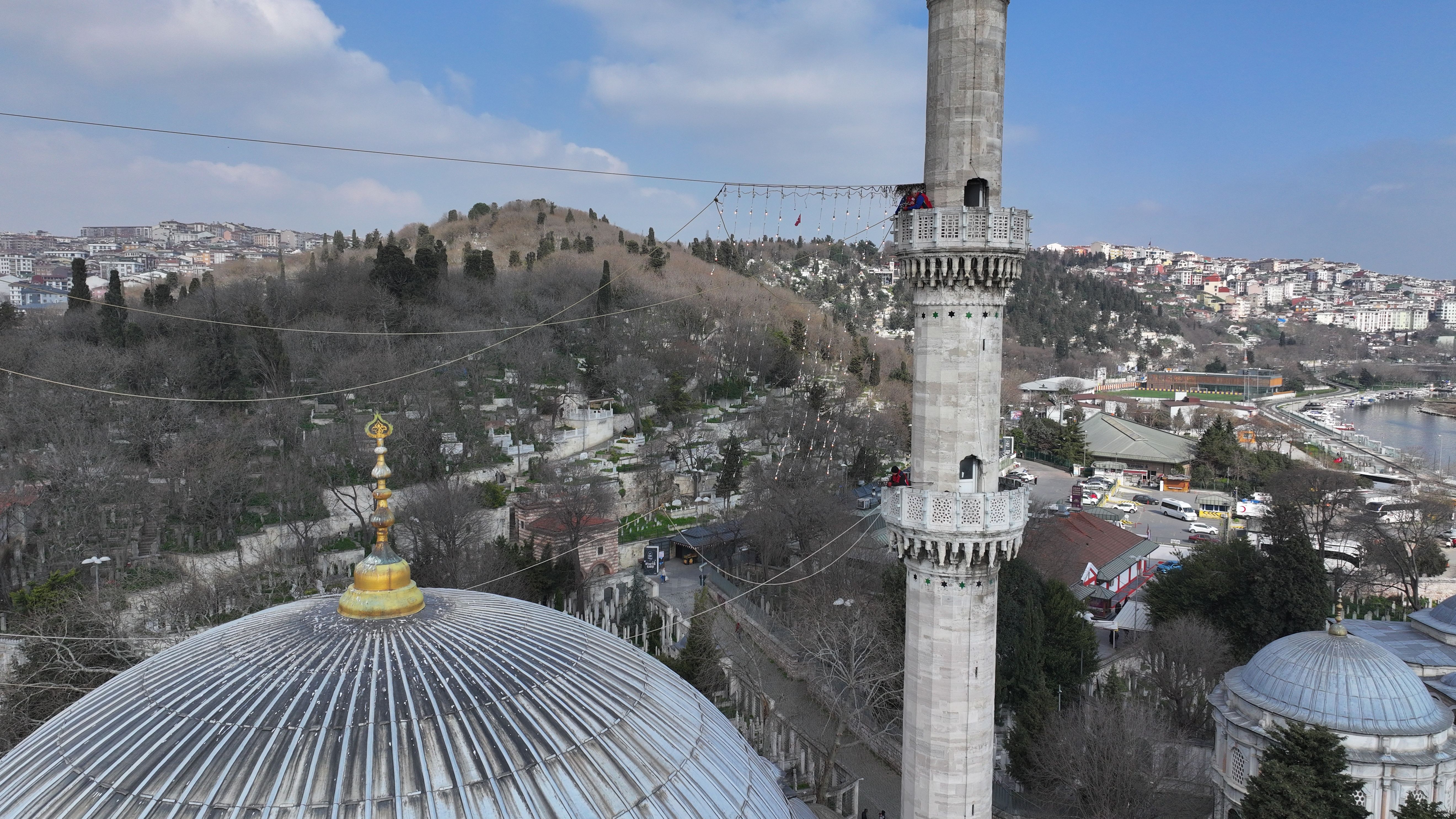 Ramazan Kur'an ayıdır! İlk mahyalar Eyüpsultan Camii'ne asıldı Ramazan Kur'an ayıdır! İlk mahyalar Eyüpsultan Camii'ne asıldı - 4. Resim