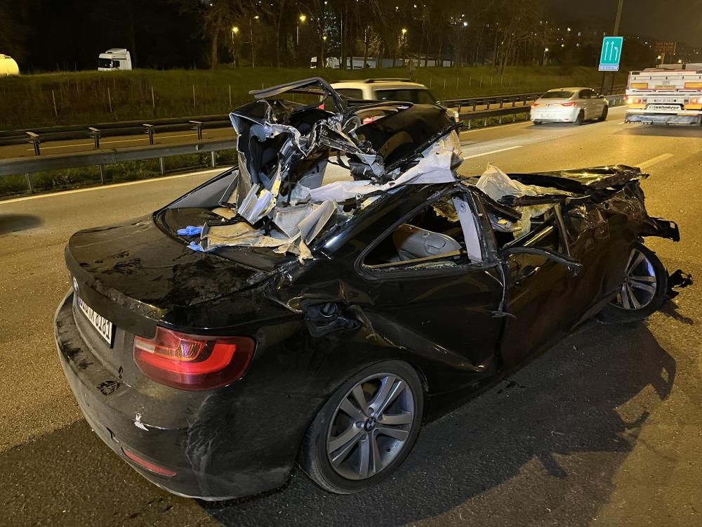 TEM'de tırın altına giren lüks araç 30 metre sürüklendi! Ölü ve yaralananlar var... - 4. Resim