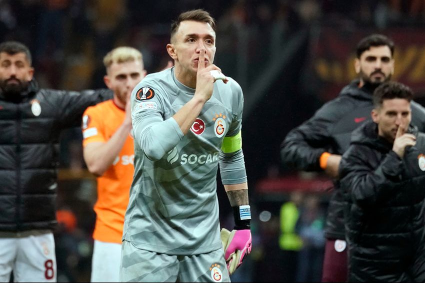 Dursun Özbek'ten Erden Timur'a telefon: Hemen işini bitirin Dursun Özbek'ten Erden Timur'a telefon: Hemen işini bitirin - 1. Resim
