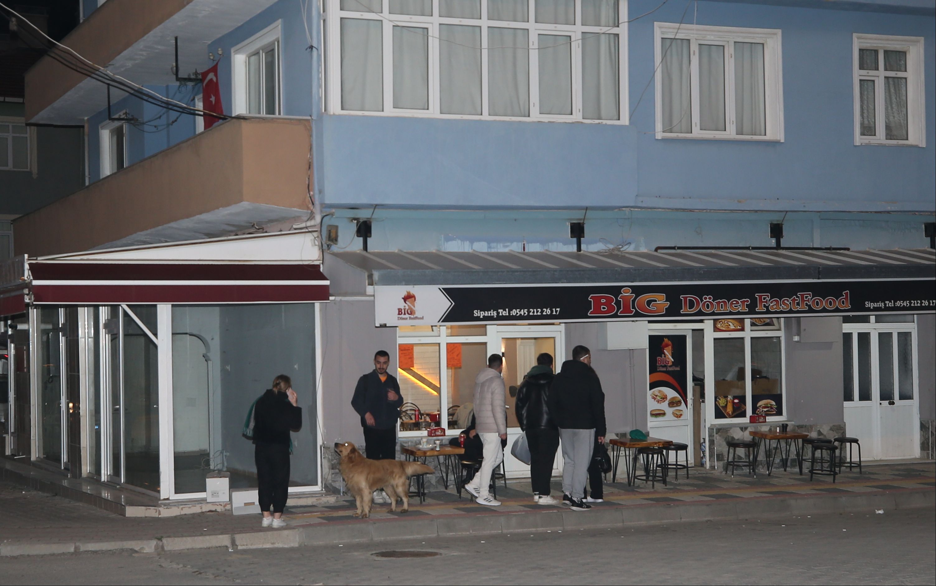 İstanbul'da şiddetli hissedilen Çanakkale merkezli deprem sonrası halk sokaklara indi - 4. Resim