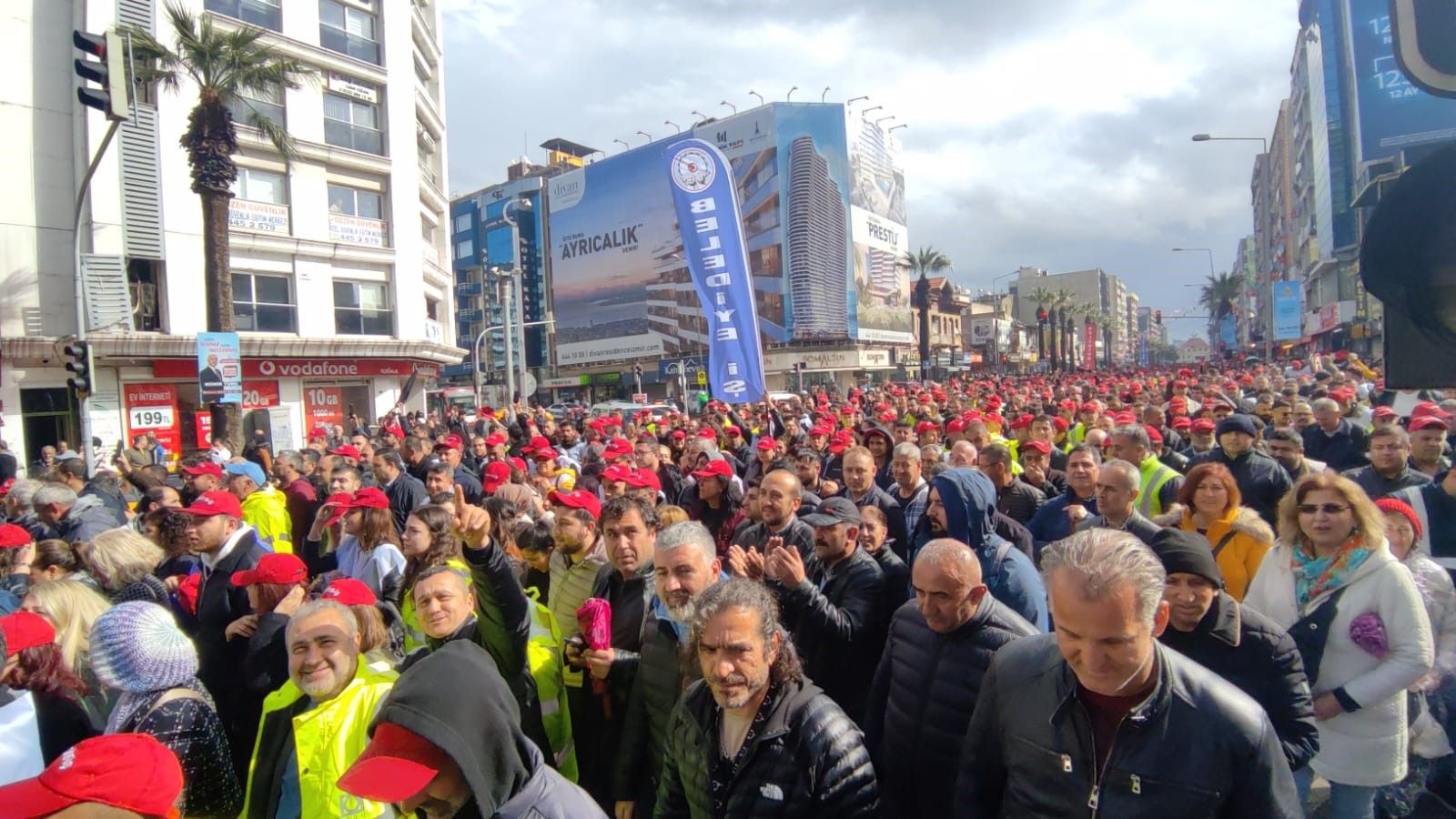 İzmir Büyükşehir Belediyesi'nin zam teklifi kontak kapattırdı İzmir Büyükşehir Belediyesi'nin zam teklifi kontak kapattırdı - 3. Resim
