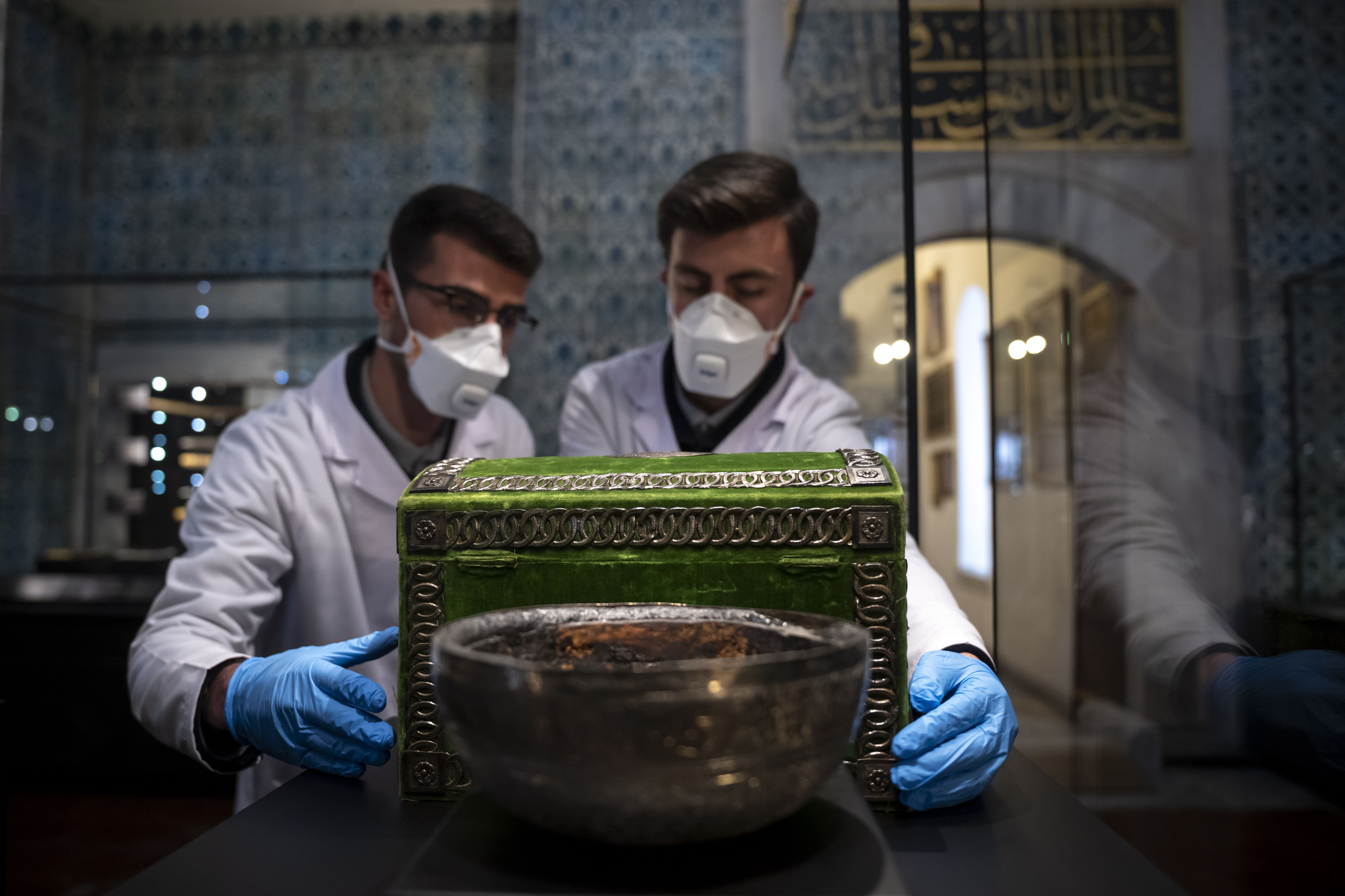 Mukaddes Emanetler Dairesi titizlikle temizlendi! Topkapı Sarayı Ramazan'da yeni sergi düzeniyle ziyaretçilere açık - 1. Resim