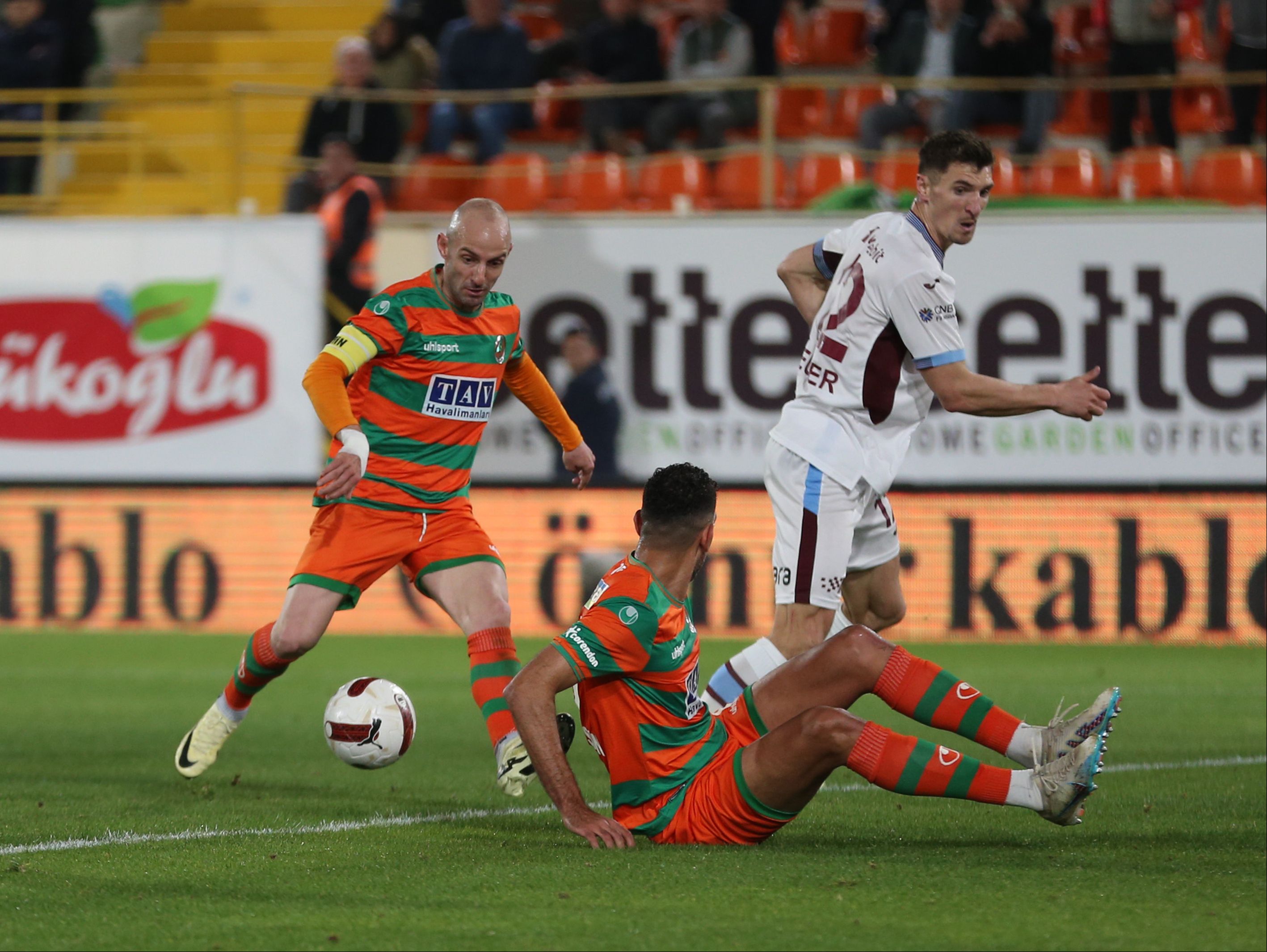 Ne ettin uşağum! Trabzonspor, Fatih Tekke’nin Alanyaspor’undan fark yedi - 2. Resim