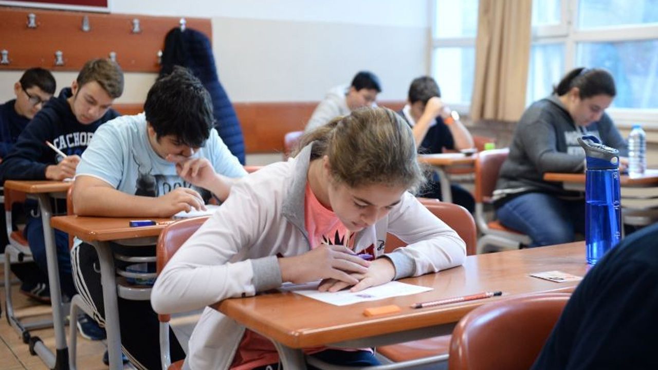 Orta okul ve liselerde ortak sınavlara yeni düzen! 'Açık uçlu' soru dönemi başlıyor Orta okul ve liselerde ortak sınavlara yeni düzen! 'Açık uçlu' soru dönemi başlıyor - 1. Resim