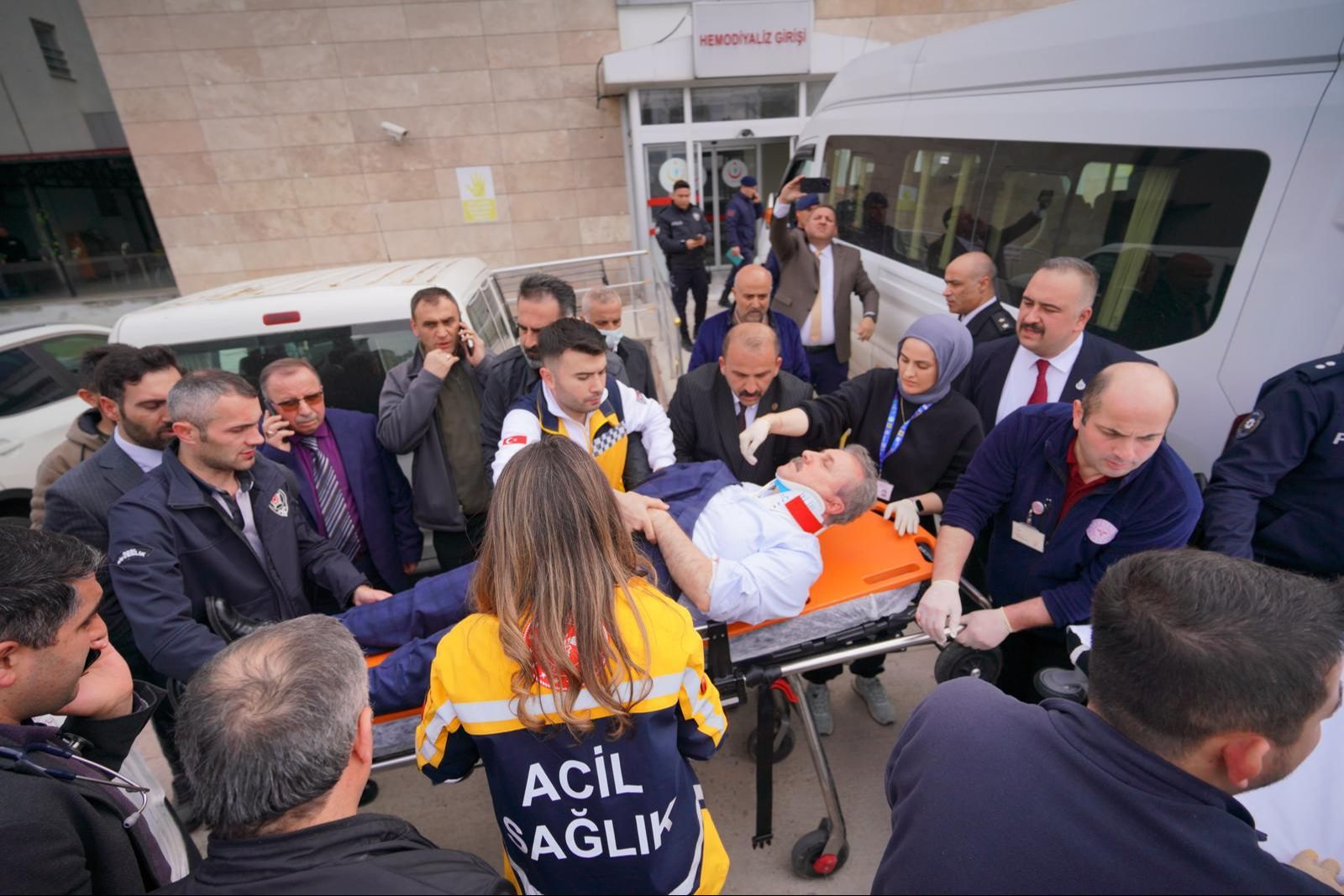 Mustafa Destici'den dikkat çeken 'yerel seçim' mesajı: Bu hava şartlarında şartlarda yapılmaması lazım Trafik kazası geçiren Mustafa Destici'nin son sağlık durumu belli oldu - 2. Resim