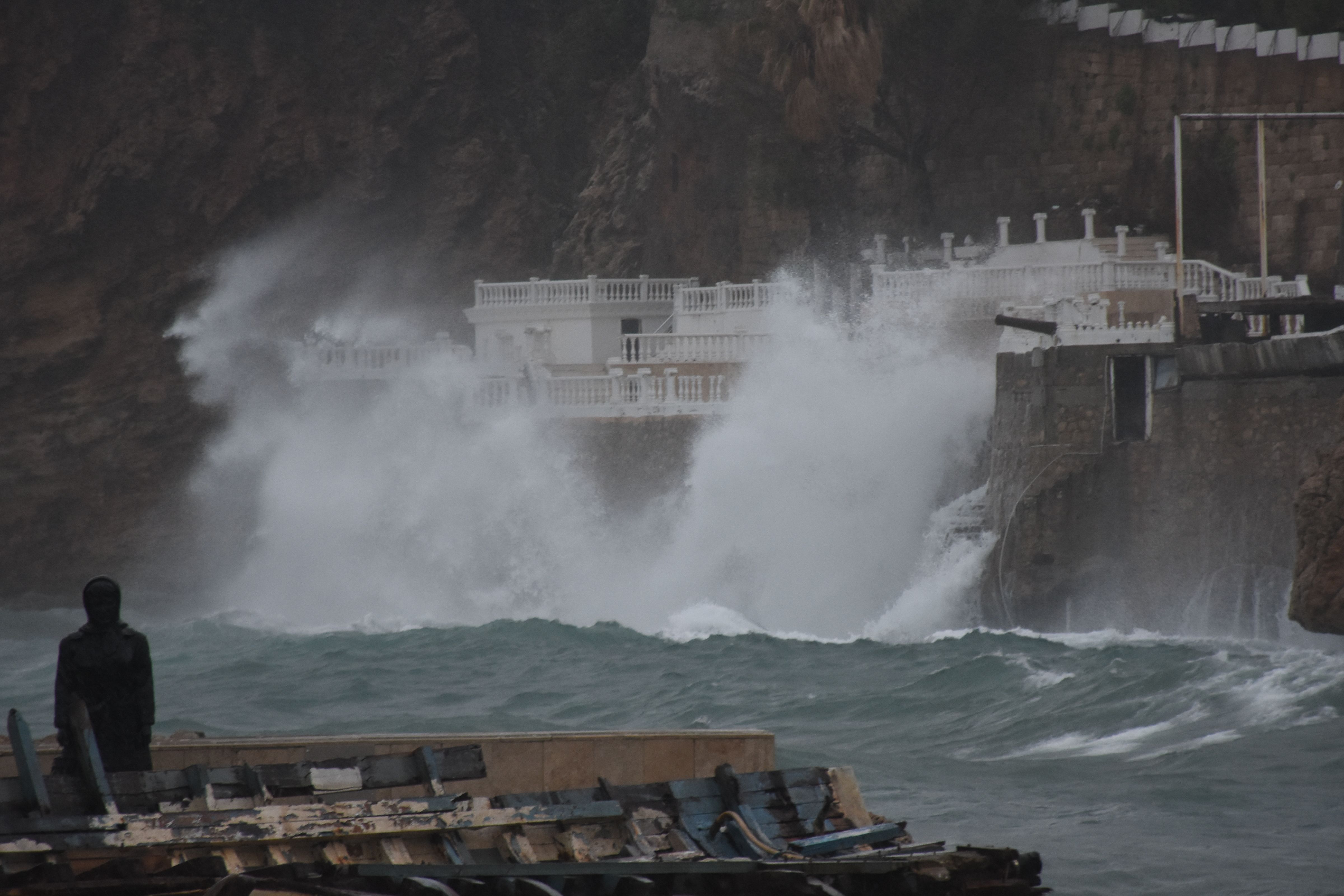 Turuncu alarmın verildiği Antalya kabusu yaşıyor: Sel, fırtına, hortum, orman yangını... - 9. Resim