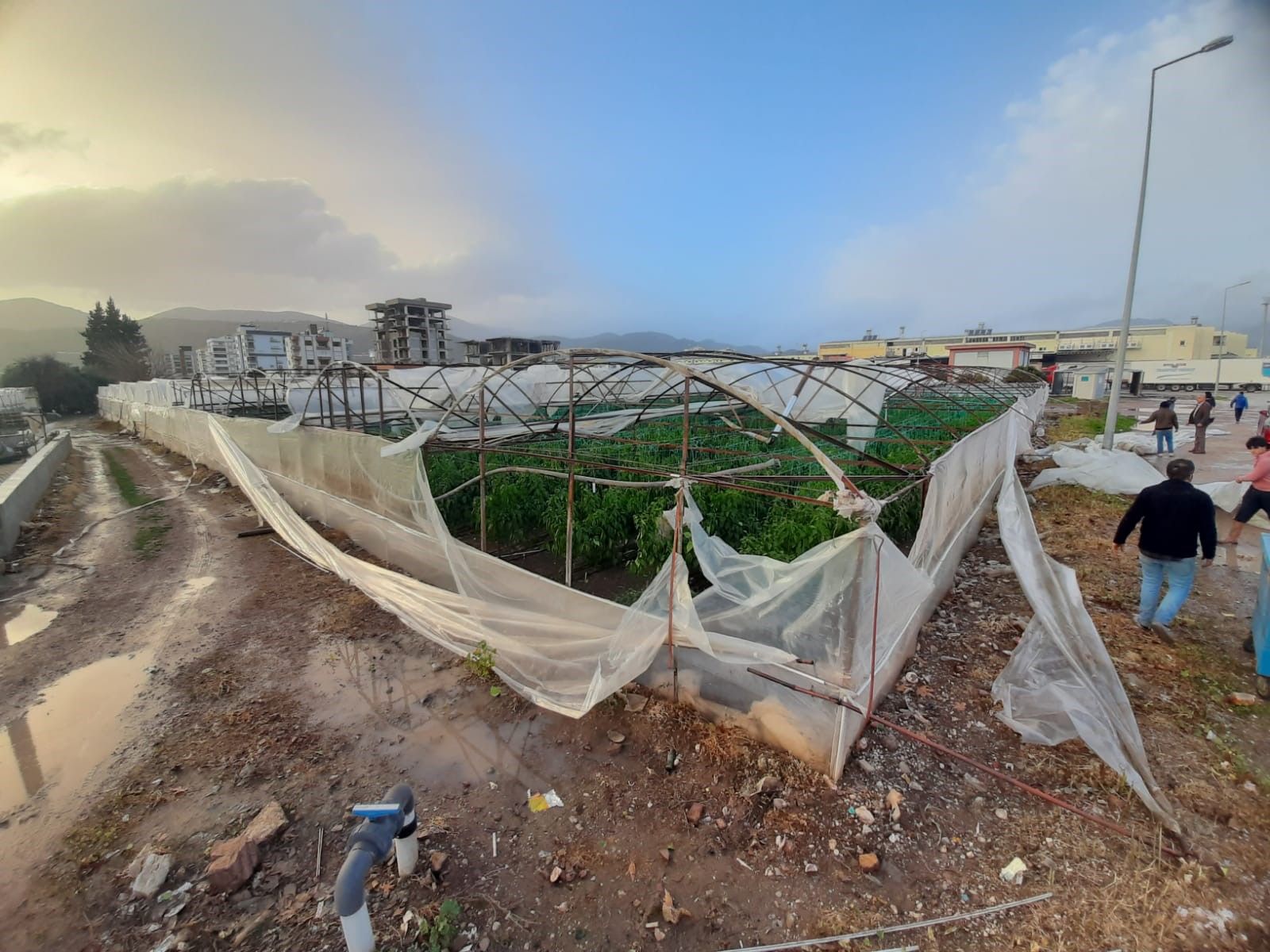 Turuncu alarmın verildiği Antalya kabusu yaşıyor: Sel, fırtına, hortum, orman yangını... - 6. Resim