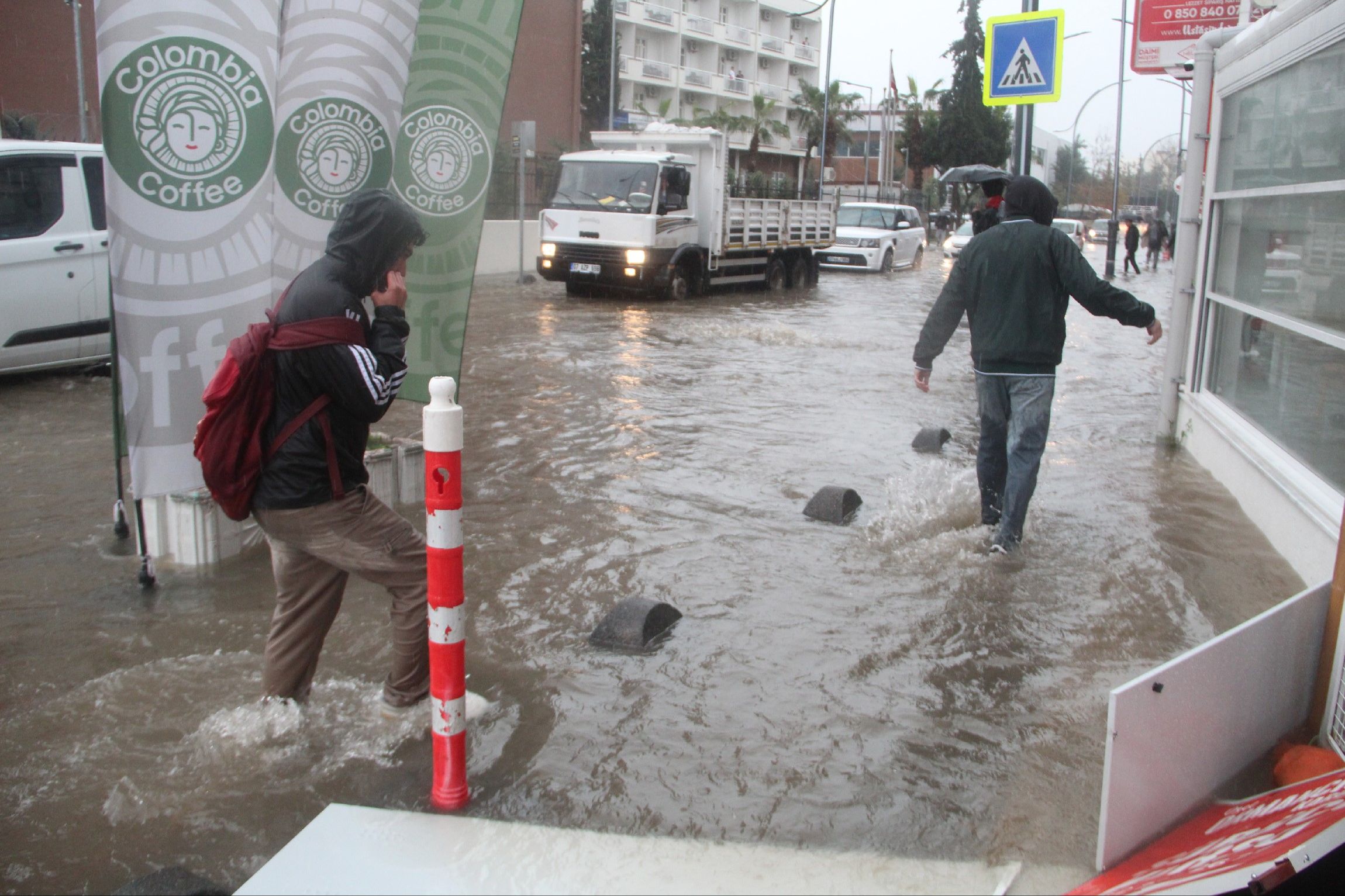 Turuncu alarmın verildiği Antalya kabusu yaşıyor: Sel, fırtına, hortum, orman yangını... - 2. Resim