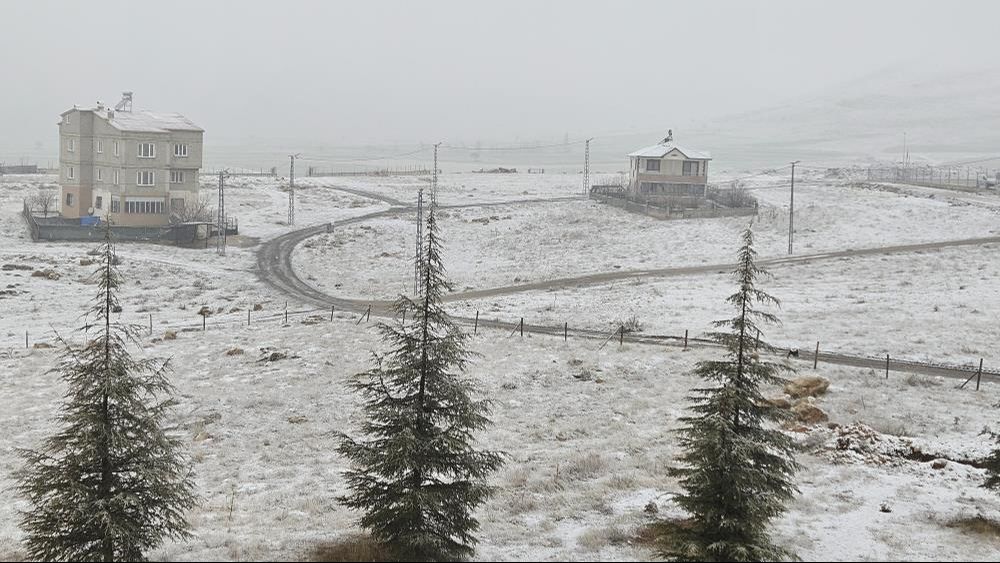 Adana'da kar s&uuml;rprizi! &Ccedil;ocukların sevinci g&ouml;r&uuml;lmeye değdi... - 1. Resim