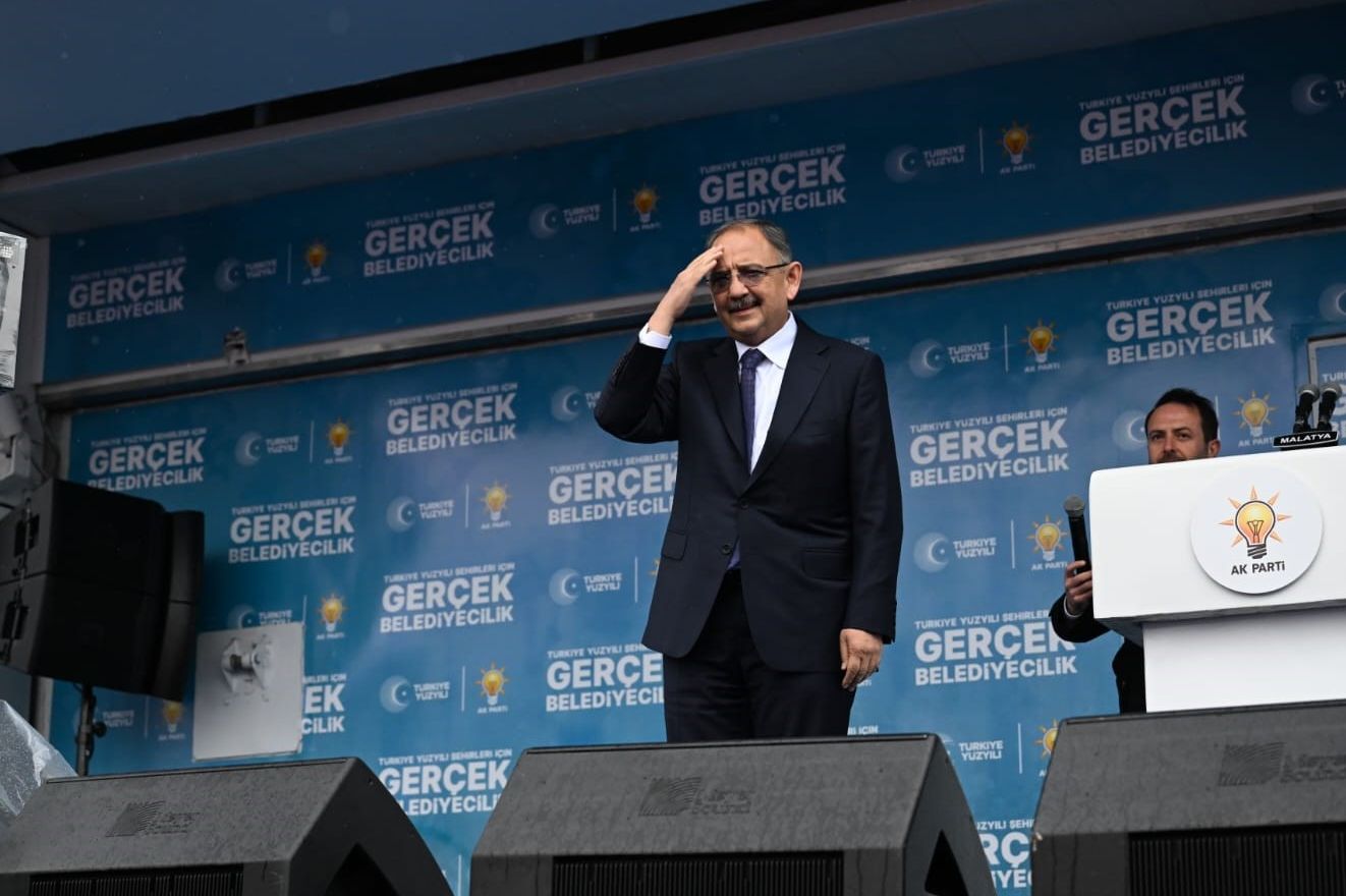 Bakan Özhaseki'den muhalefete deprem tepkisi: Selfie çekip defolup gittiler - 1. Resim